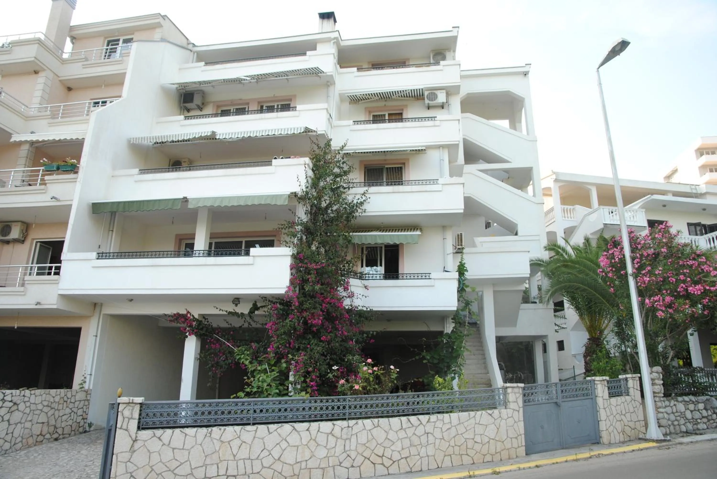 Property building in Villa Dulsinea