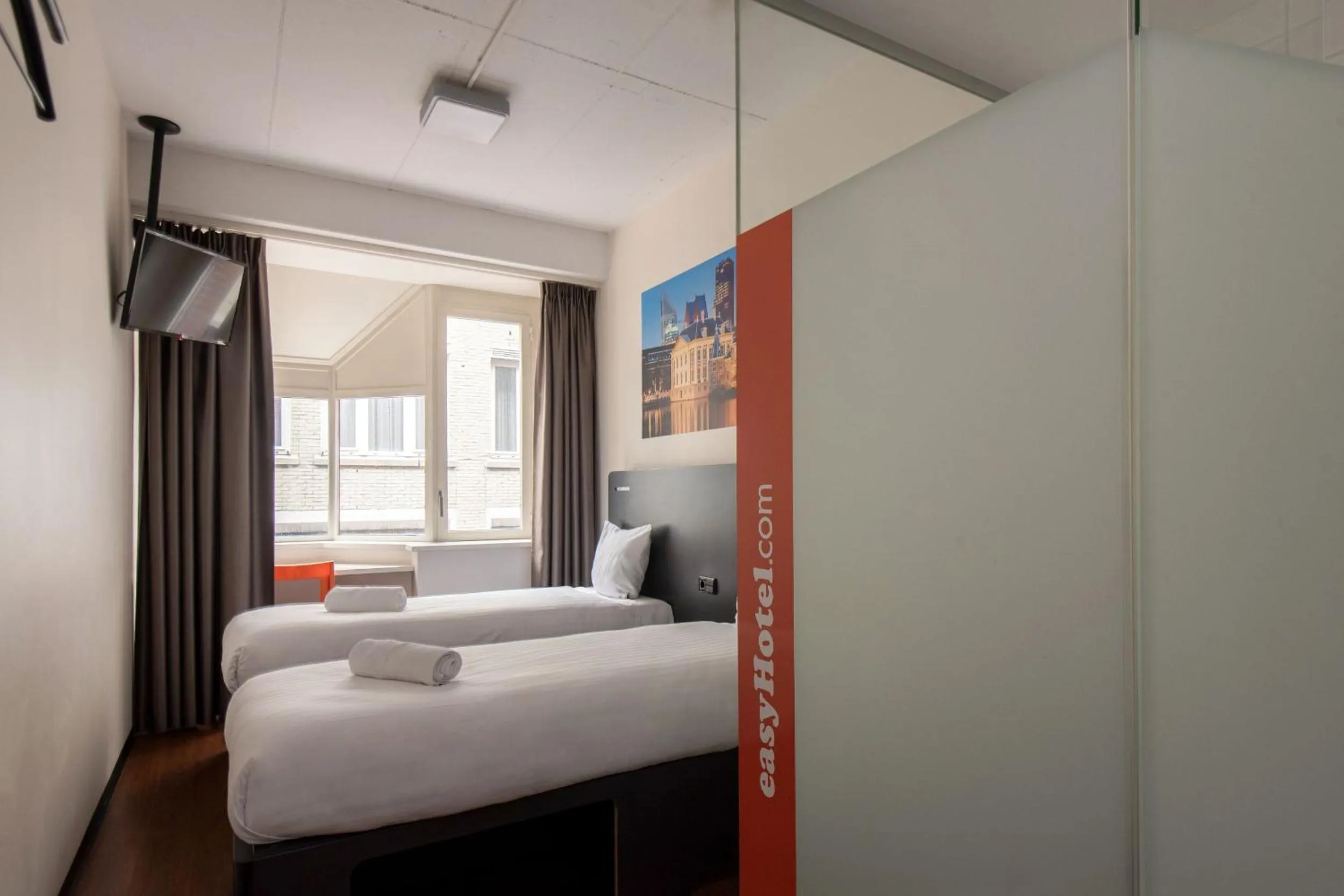 Bedroom, Bed in easyHotel The Hague City Centre