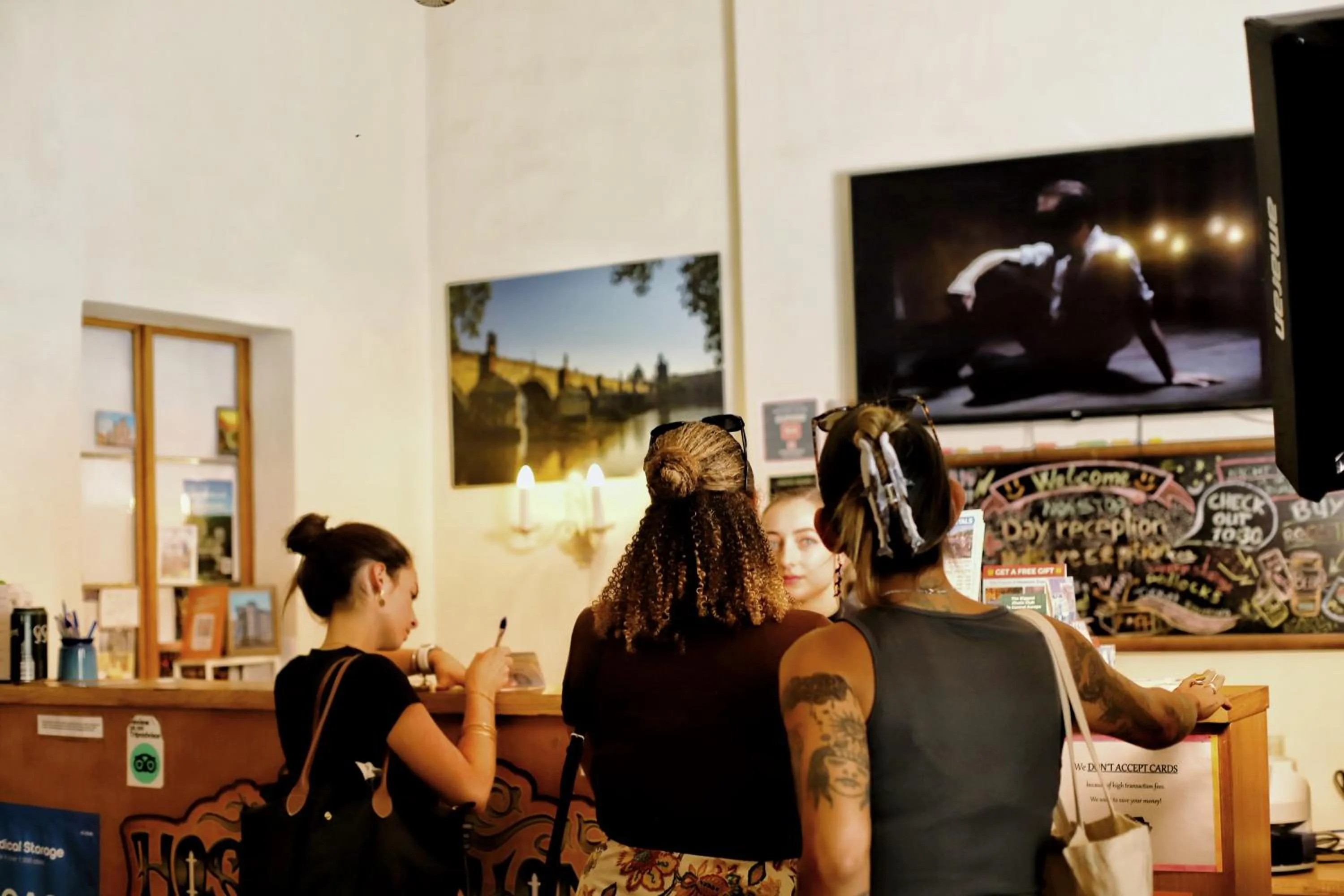 Lobby or reception in Hostel HOMEr - Old Town Square