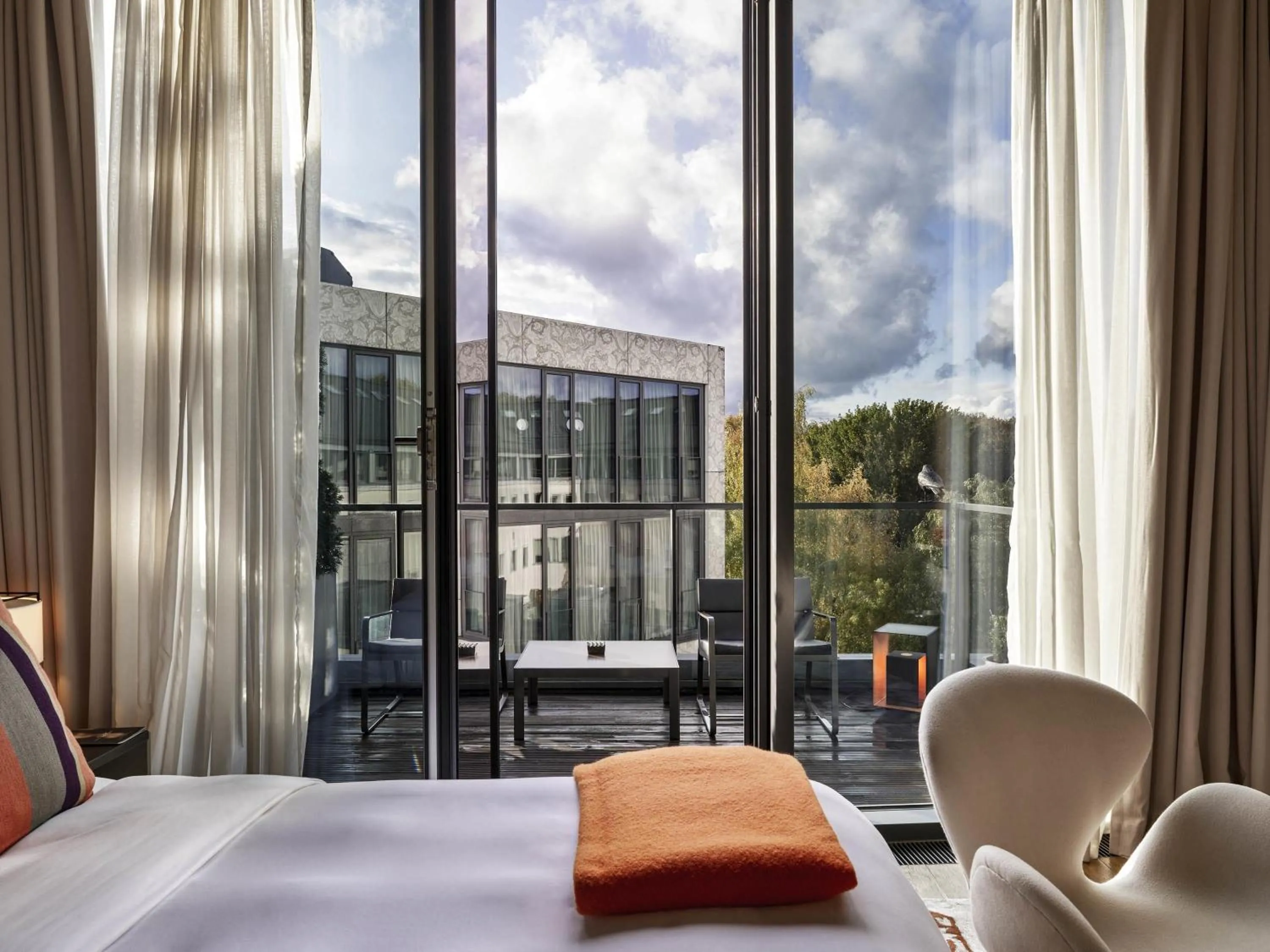 Property building, Bed in SO/ Berlin Das Stue