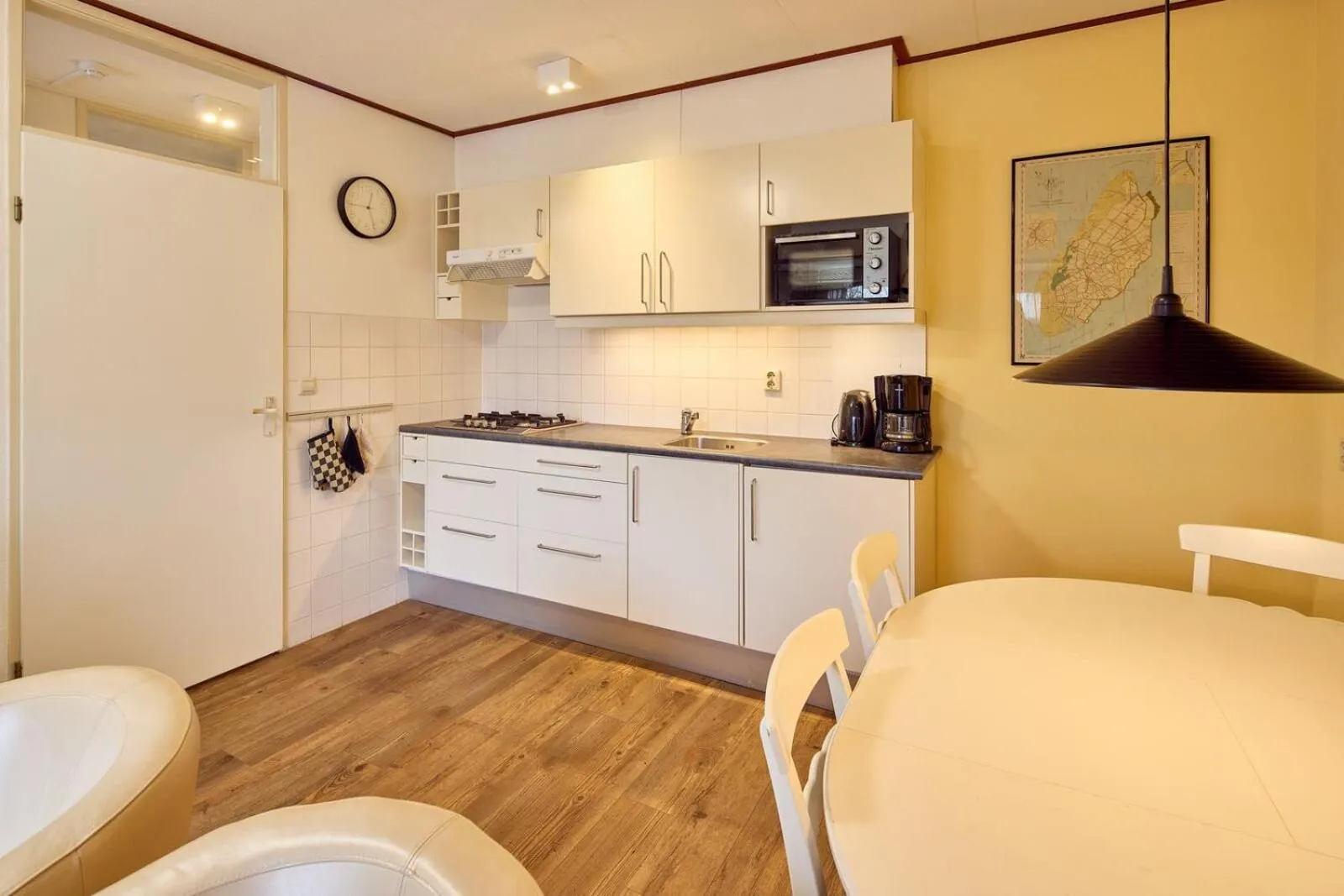 Kitchen or kitchenette in De Pelikaan Texel Appartementen