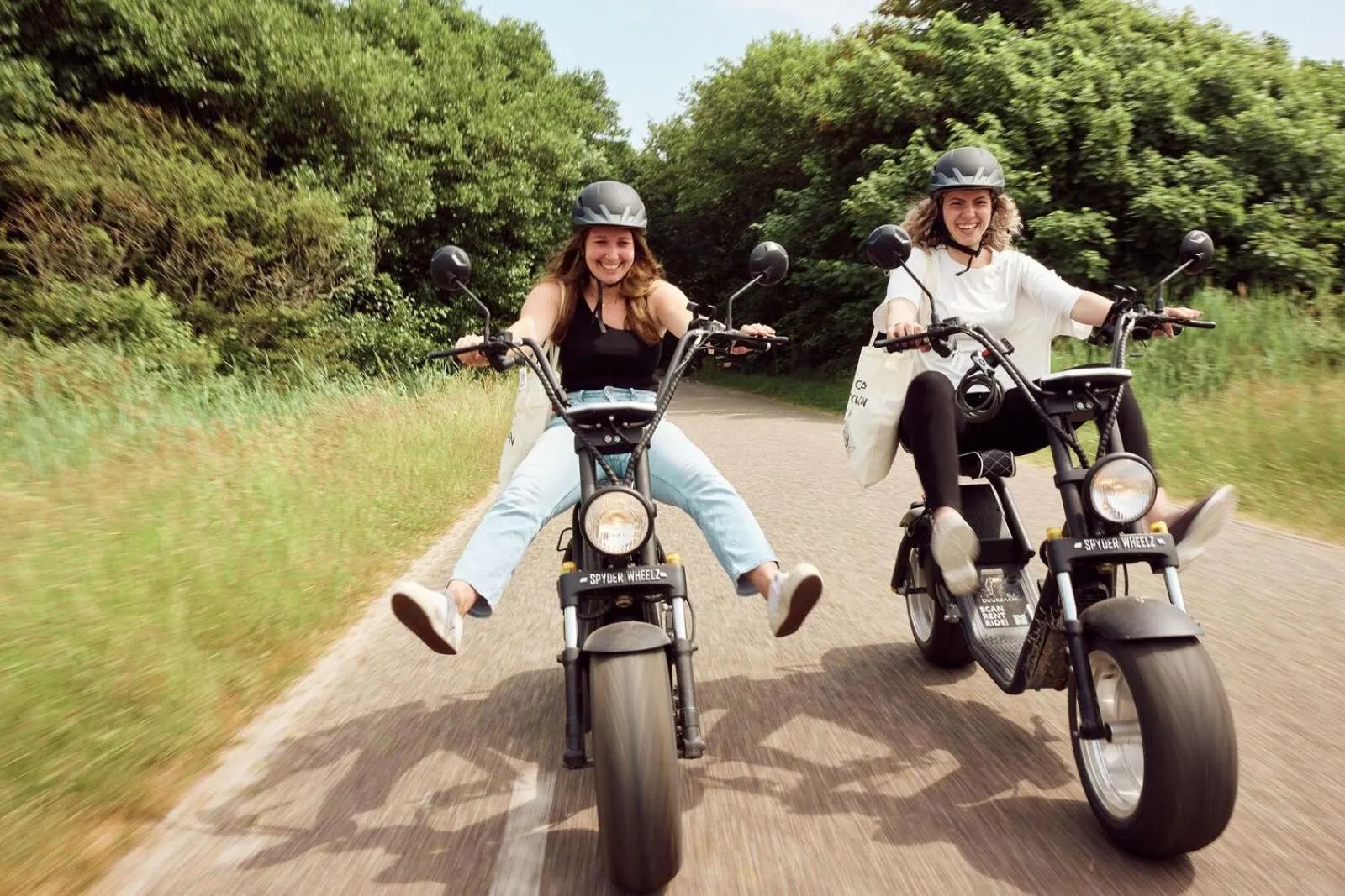 Cycling in De Pelikaan Texel Appartementen