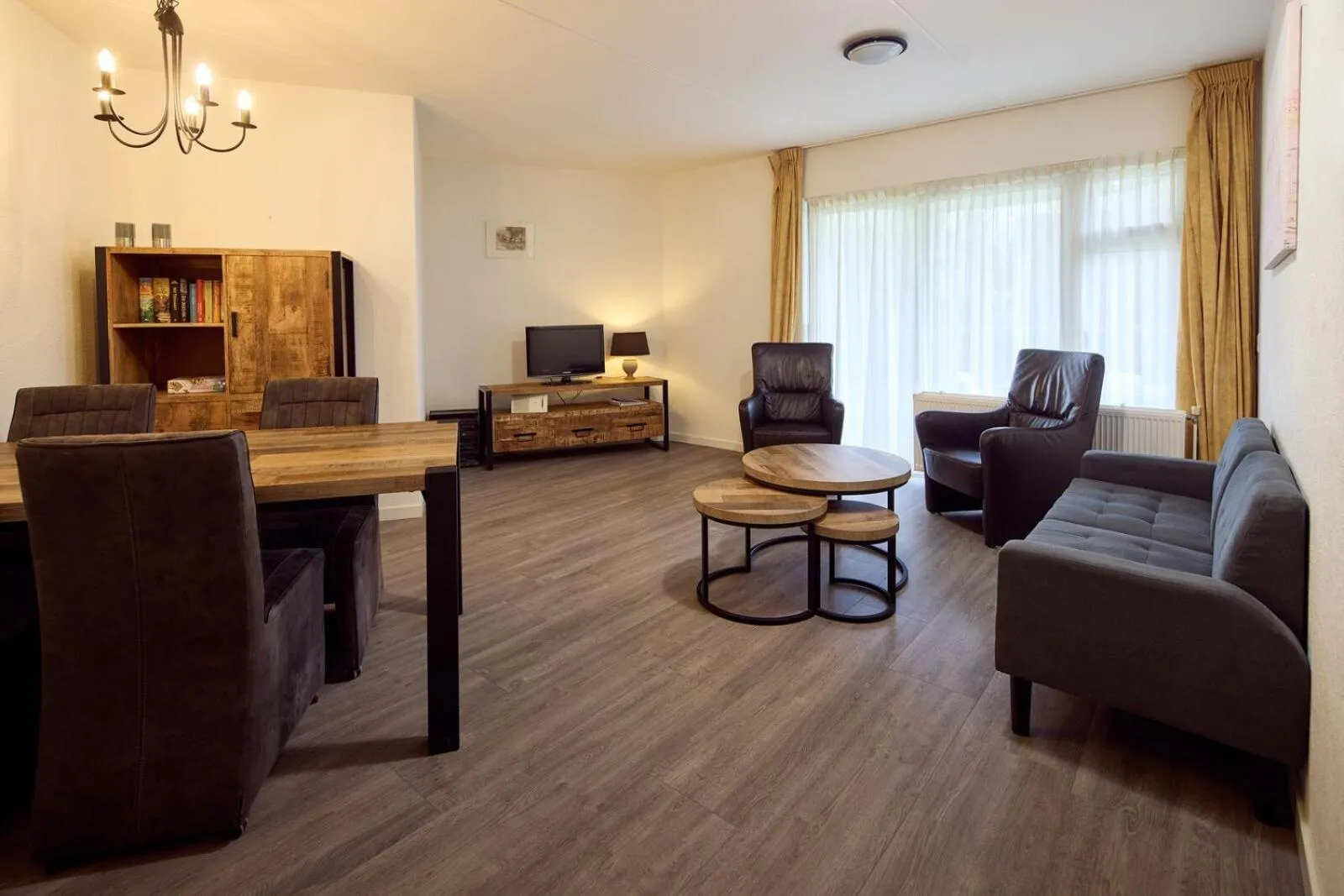 Communal lounge/ TV room in De Pelikaan Texel Appartementen