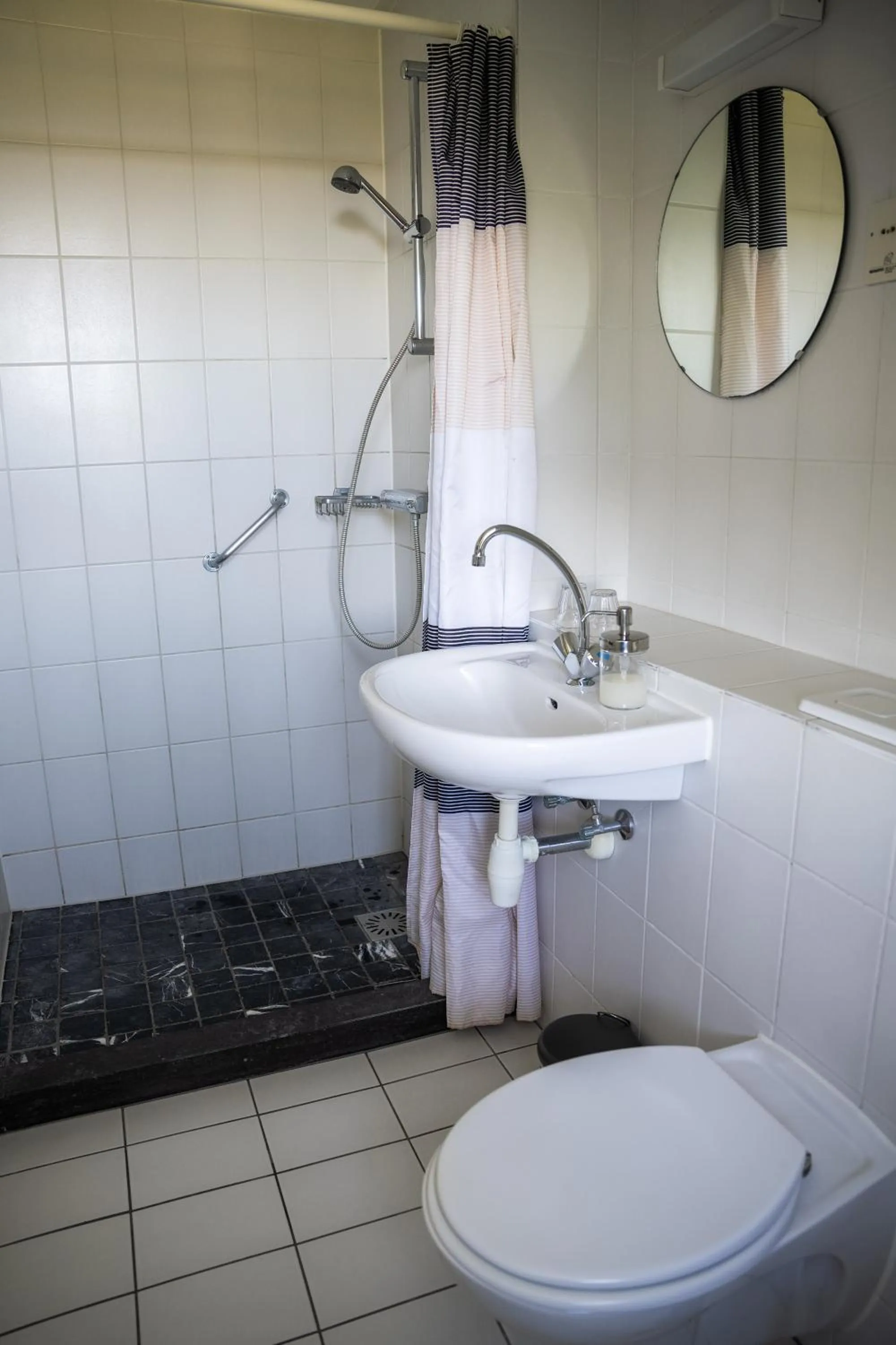 Shower in Hotel De Horper Wielen