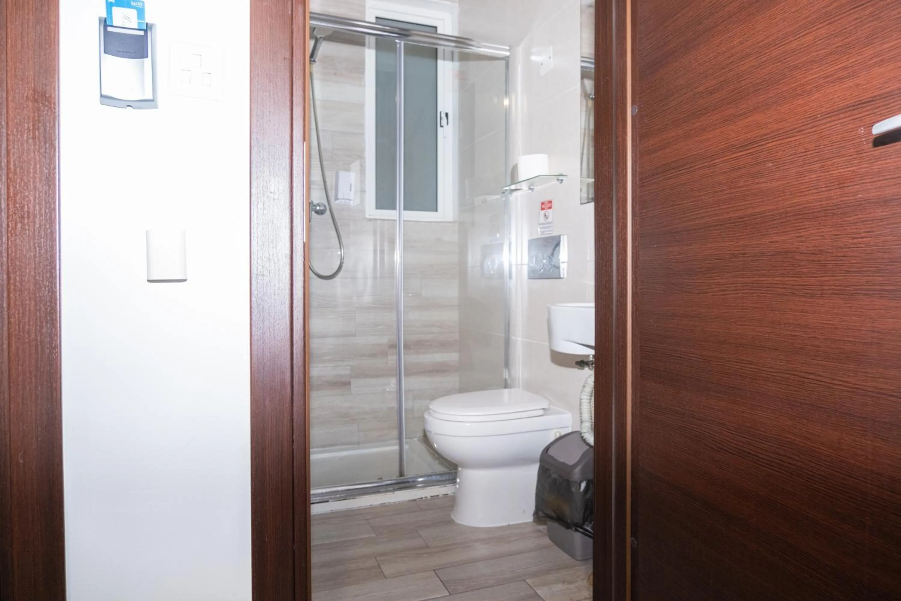 Shower in Napoli Suites Studios Aparthotel