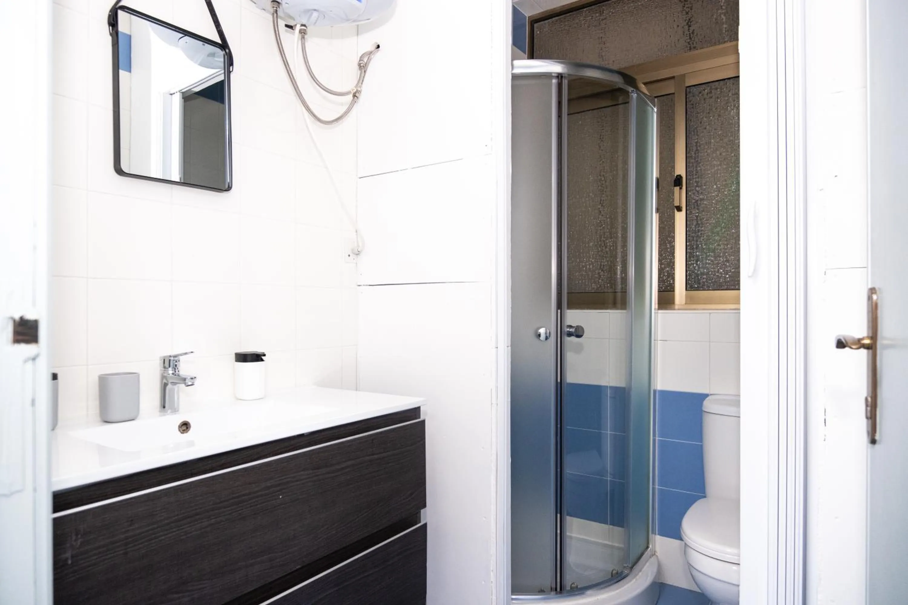 Shower in Napoli Suites Studios Aparthotel