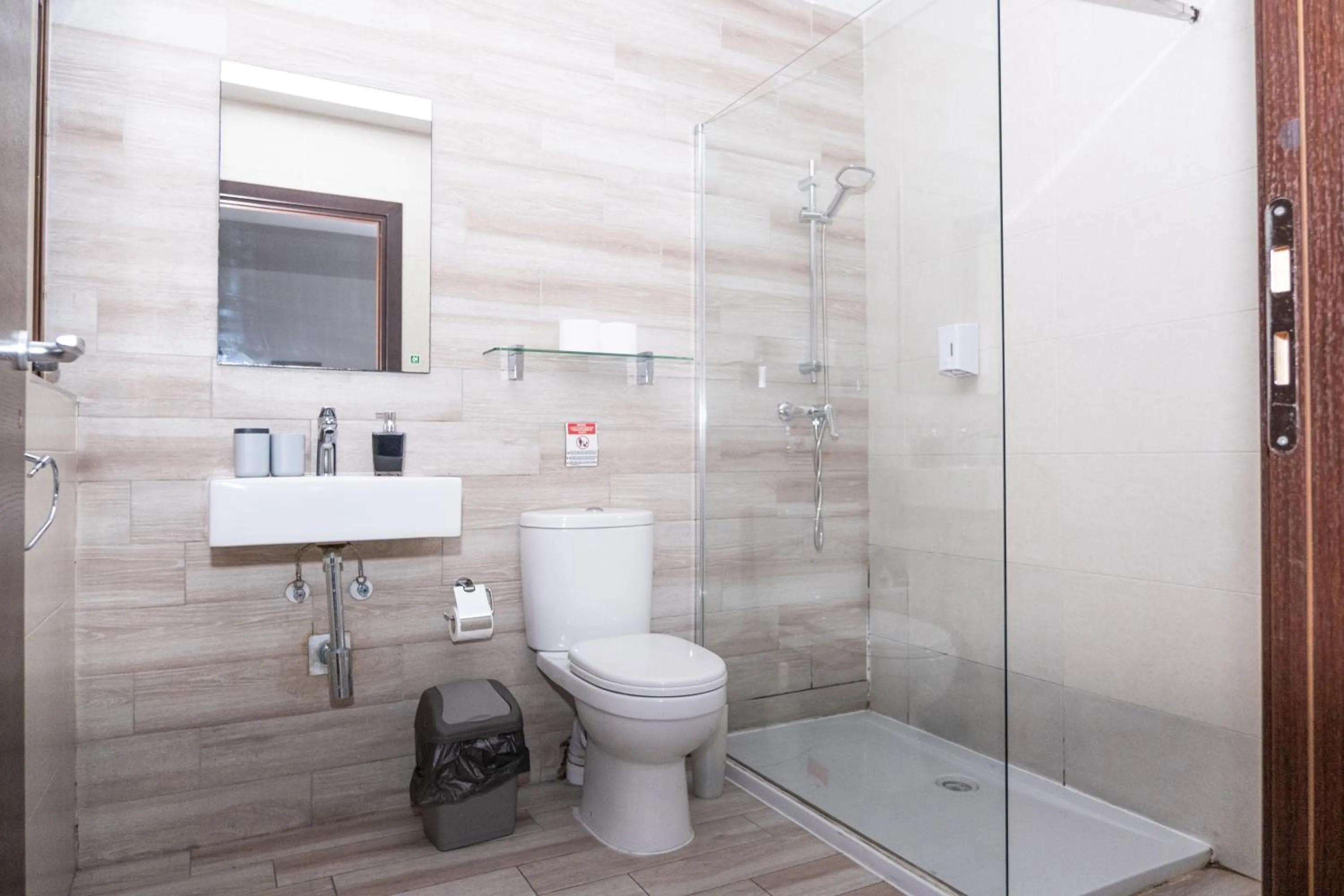 Shower in Napoli Suites Studios Aparthotel