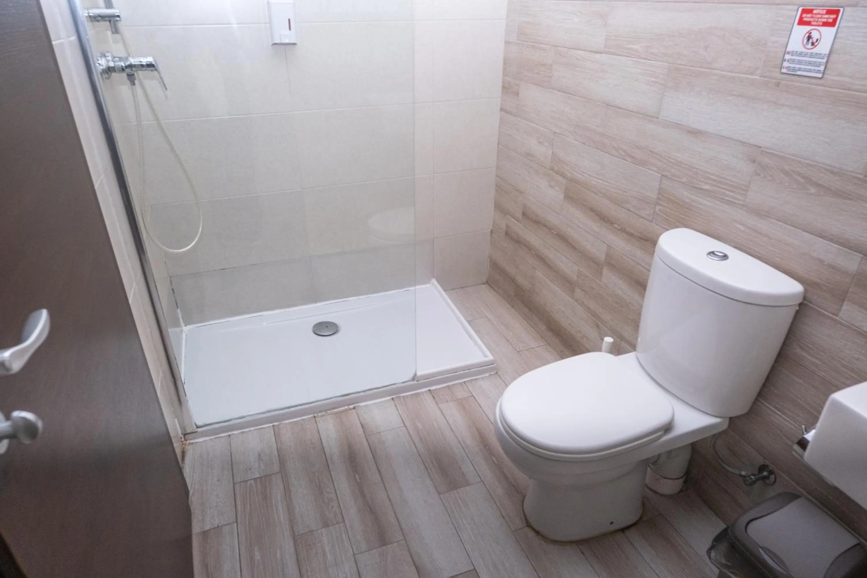 Shower in Napoli Suites Studios Aparthotel