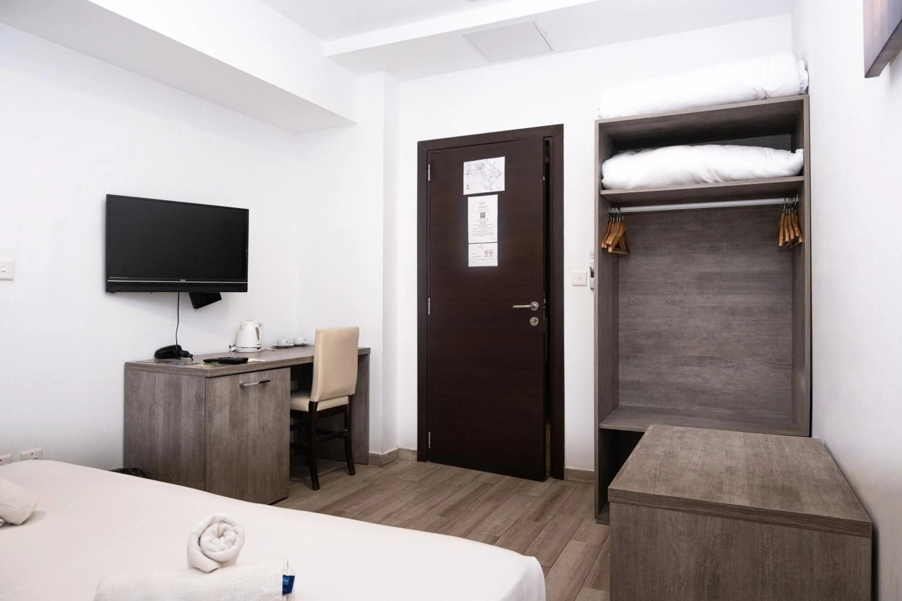 TV and multimedia, Bed in Napoli Suites Studios Aparthotel