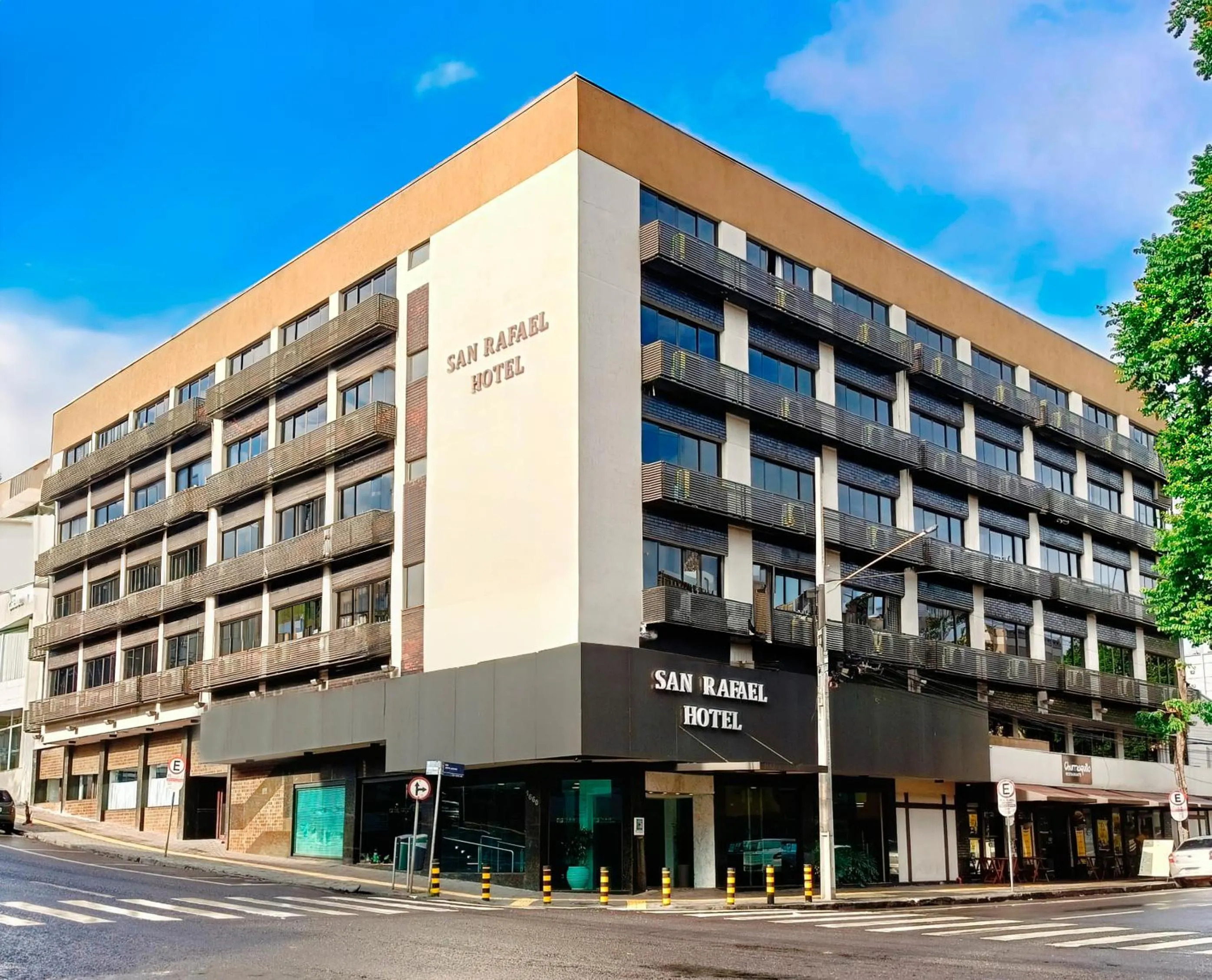 Property building in San Rafael Comfort Class Hotel