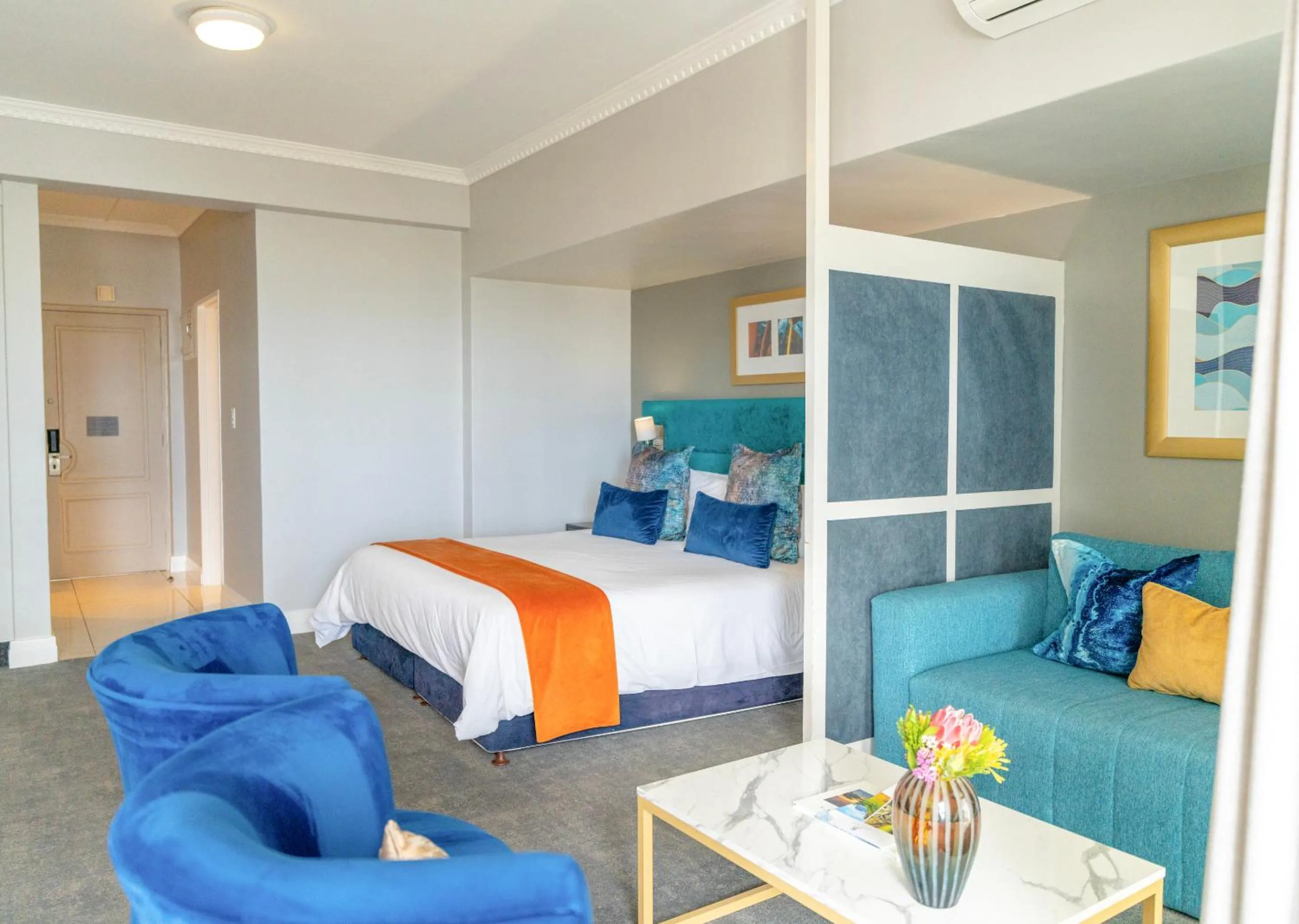 Bed in Peninsula All Suite Hotel by Dream Resorts