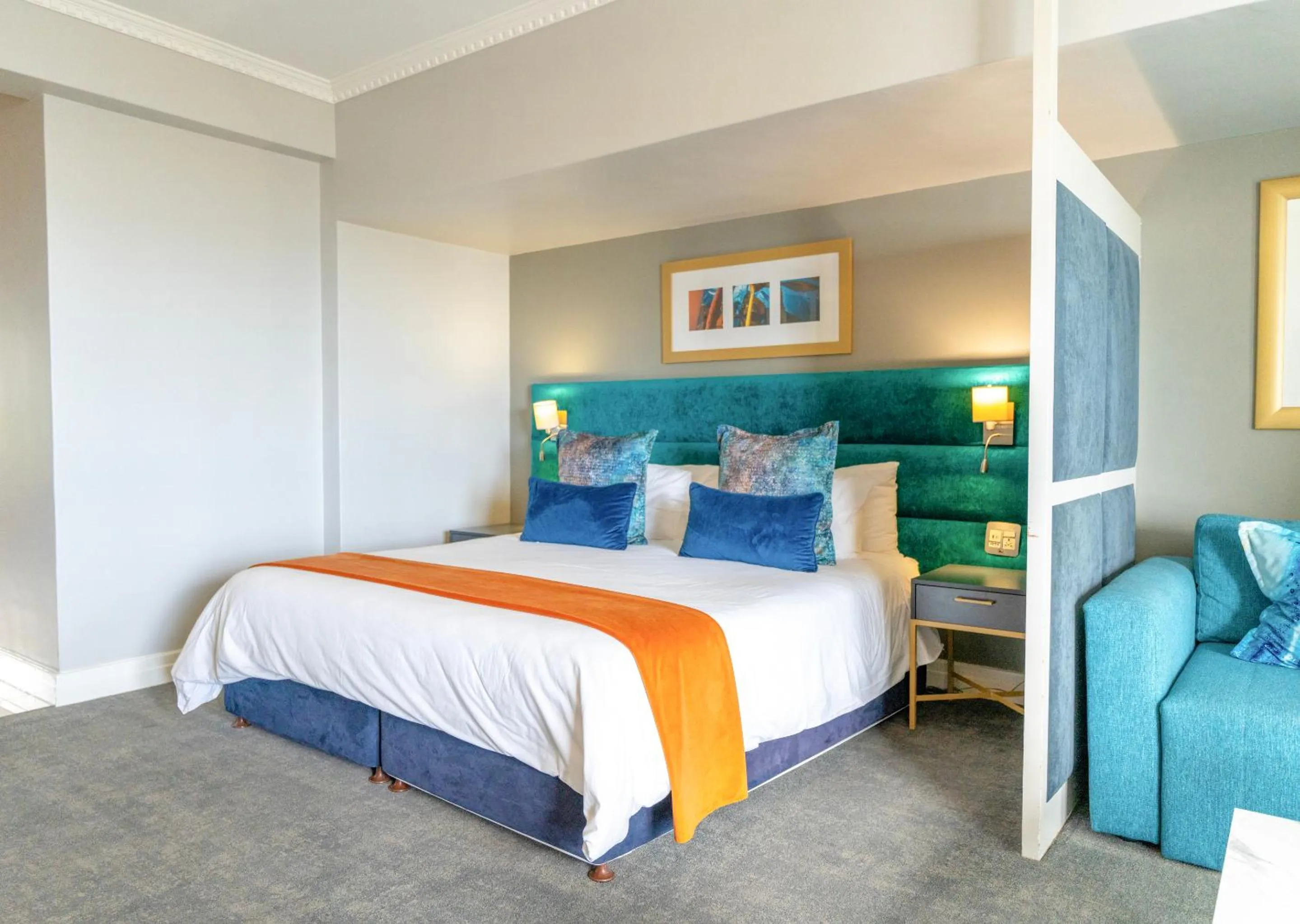 Bed in Peninsula All Suite Hotel by Dream Resorts