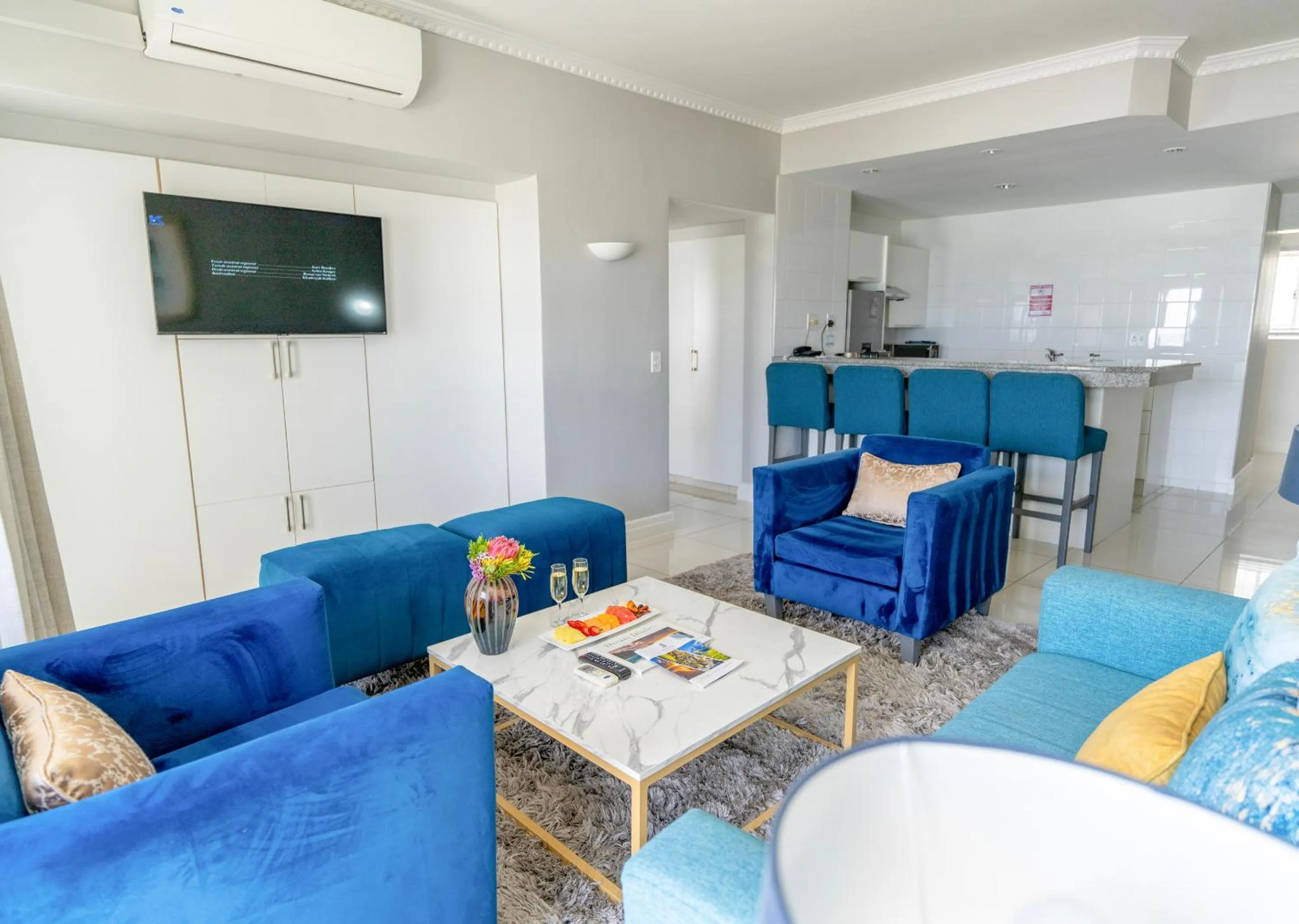 TV and multimedia in Peninsula All Suite Hotel by Dream Resorts