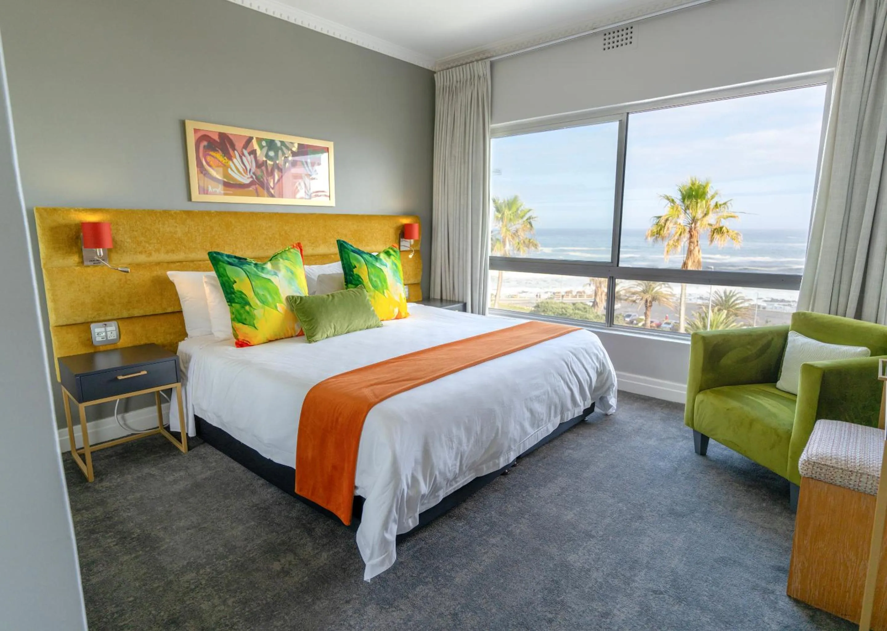 Bed in Peninsula All Suite Hotel by Dream Resorts