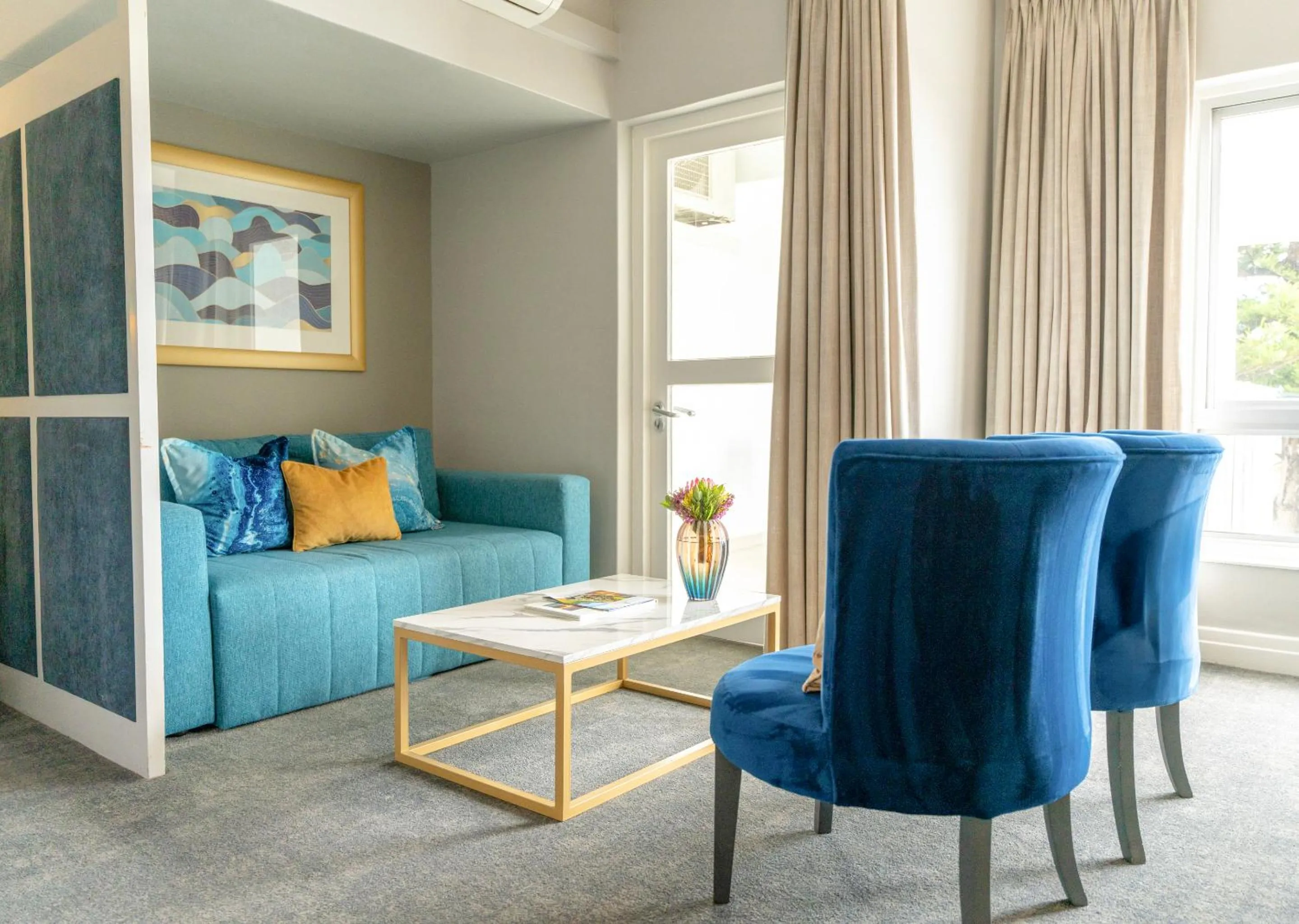 Living room in Peninsula All Suite Hotel by Dream Resorts