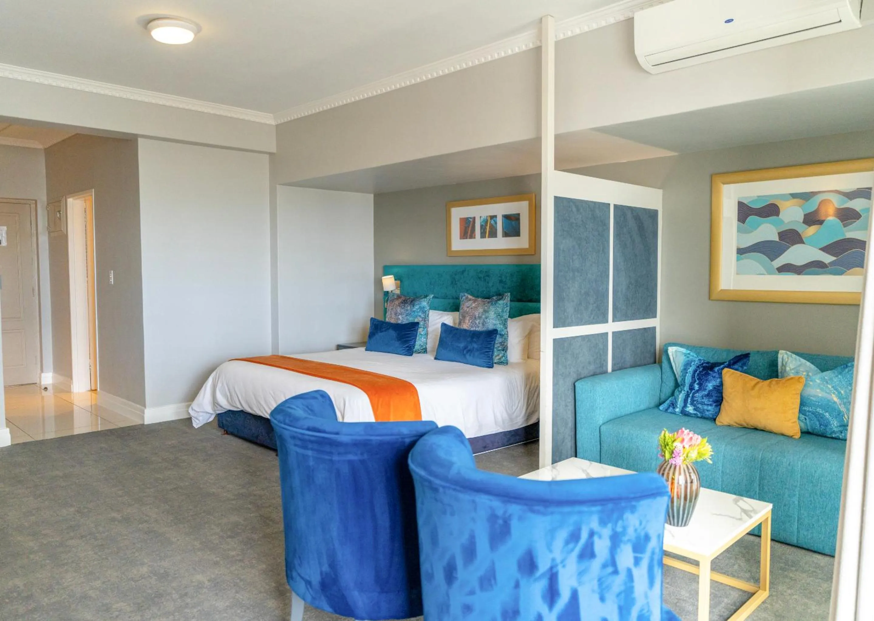 Bed in Peninsula All Suite Hotel by Dream Resorts