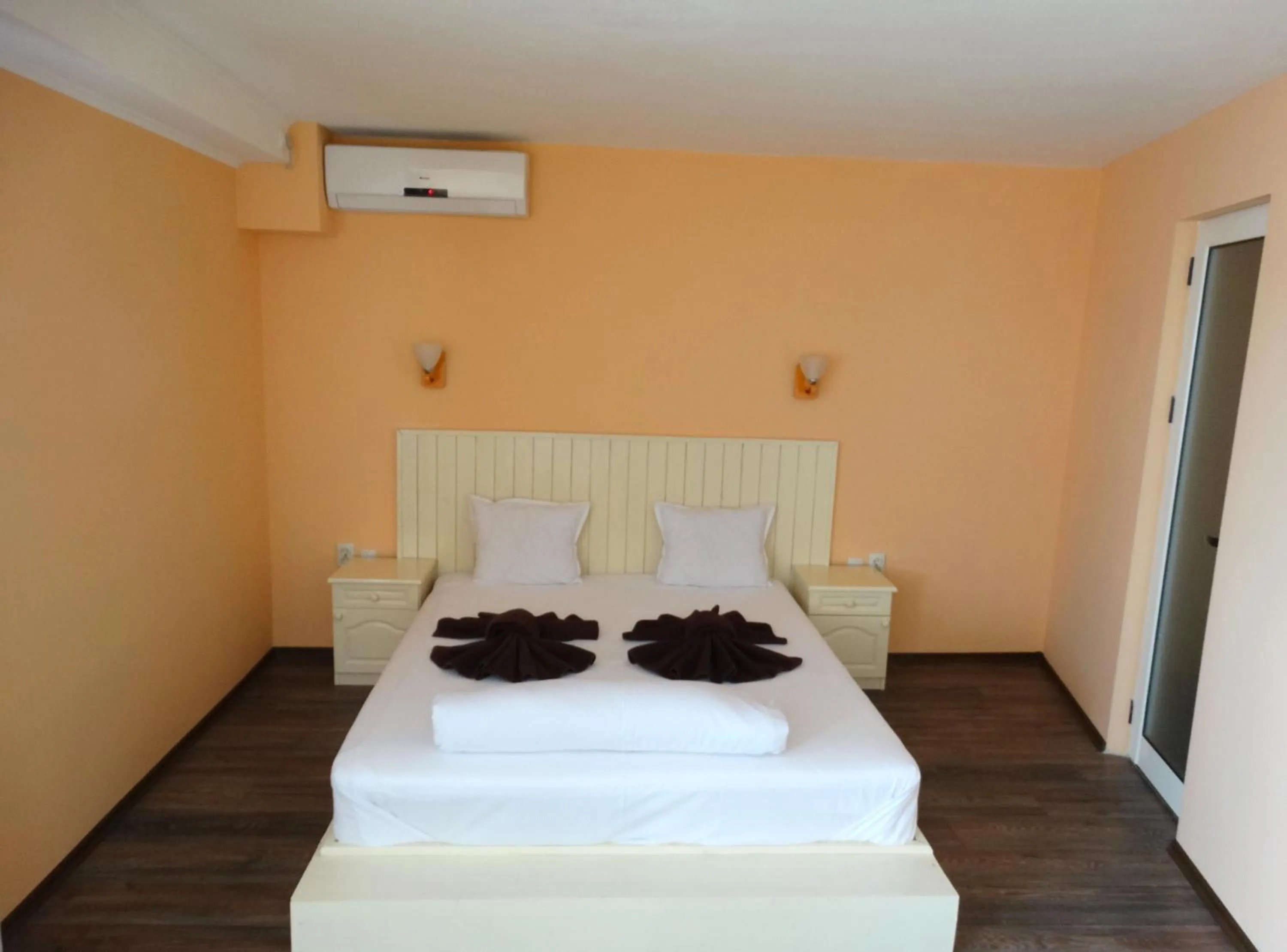 Photo of the whole room, Bed in Hotel Simona Complex