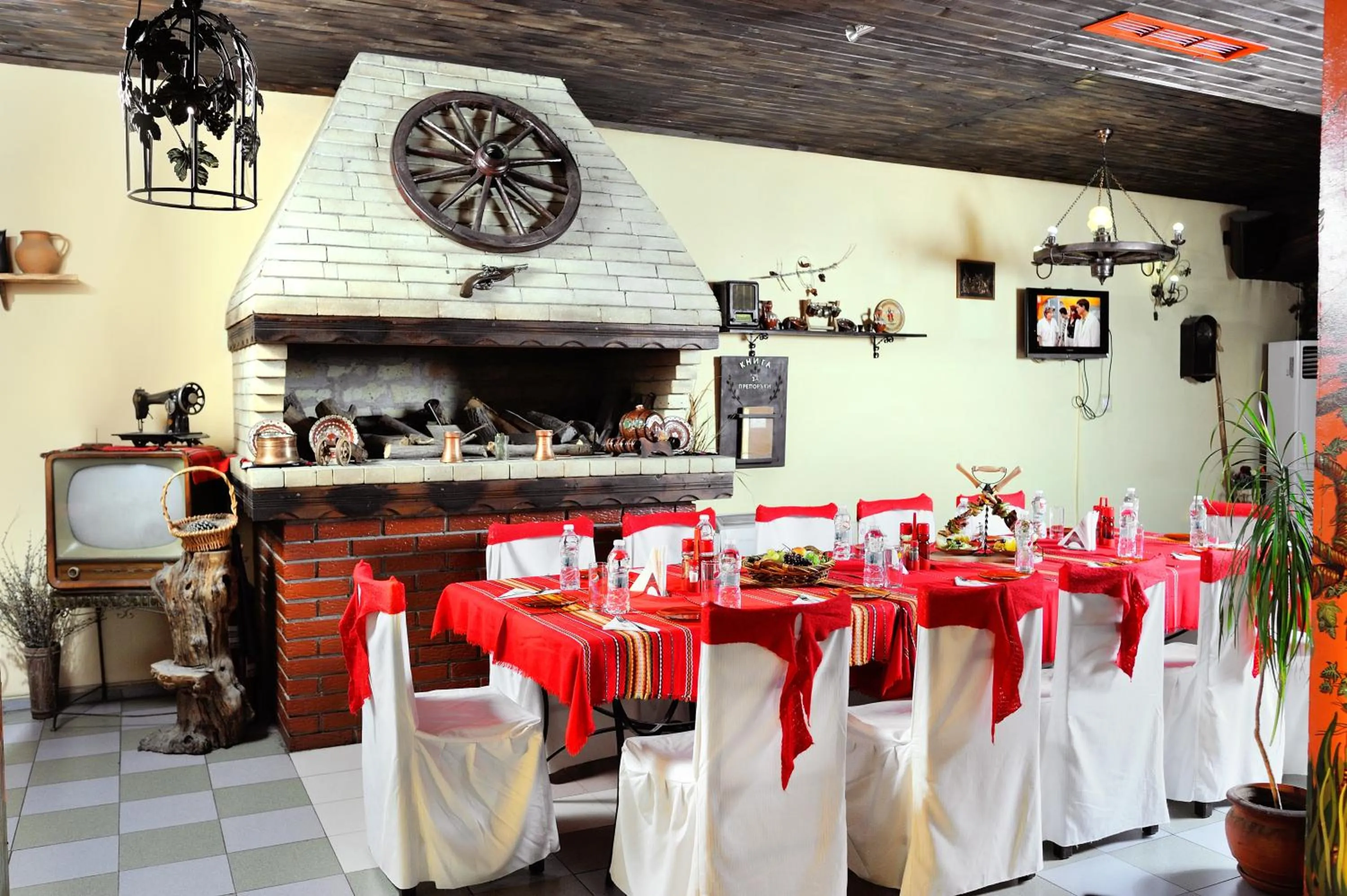 Restaurant/places to eat in Hotel Simona Complex