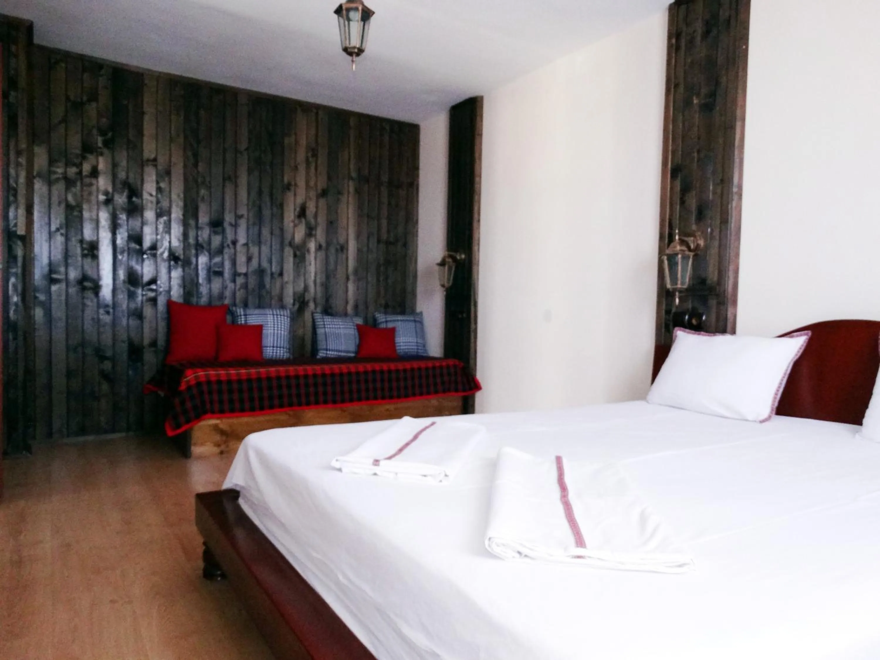 Shower, Bed in Hotel Simona Complex