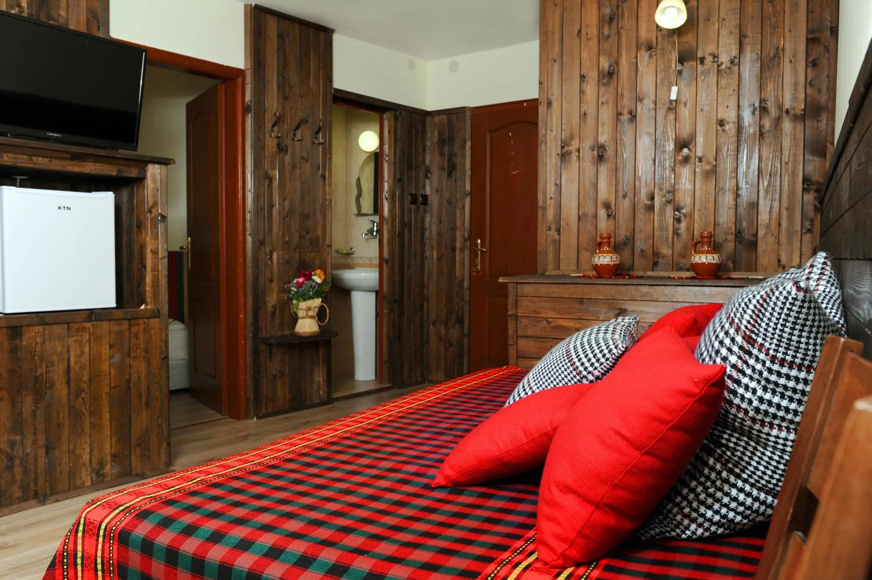 Living room, Bed in Hotel Simona Complex