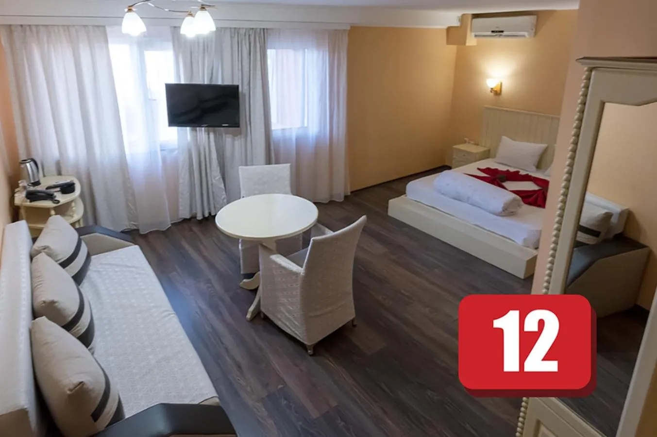 Bed in Hotel Simona Complex