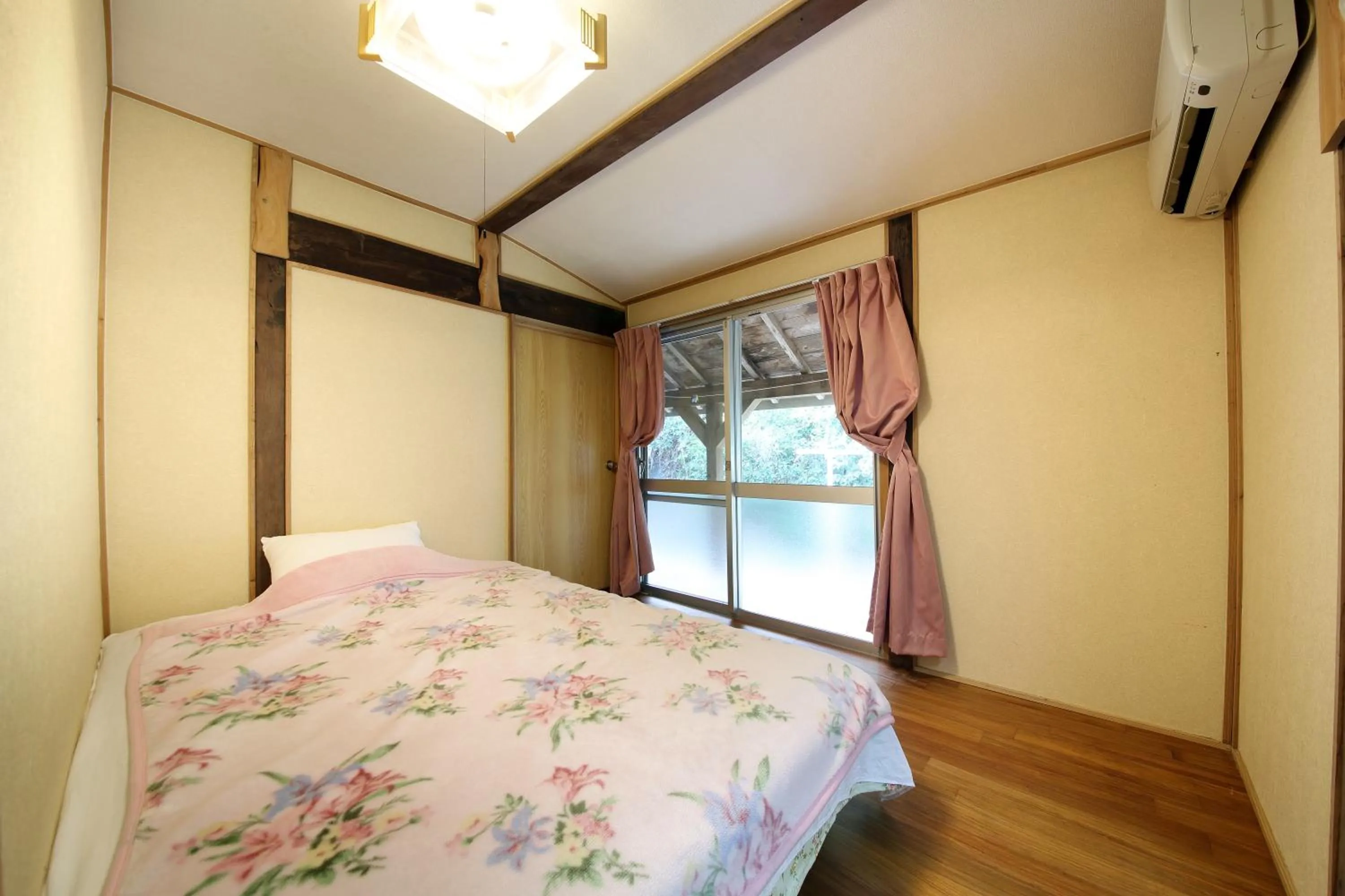 Bedroom, Bed in Kume guest house