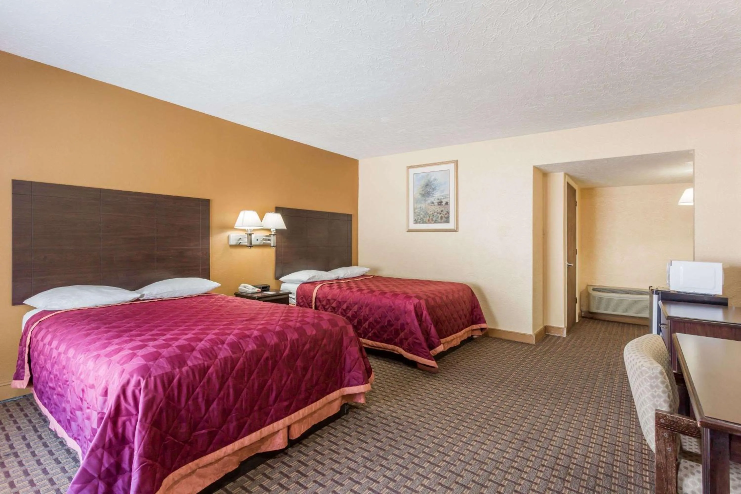 Photo of the whole room in Knights Inn Glen Allen