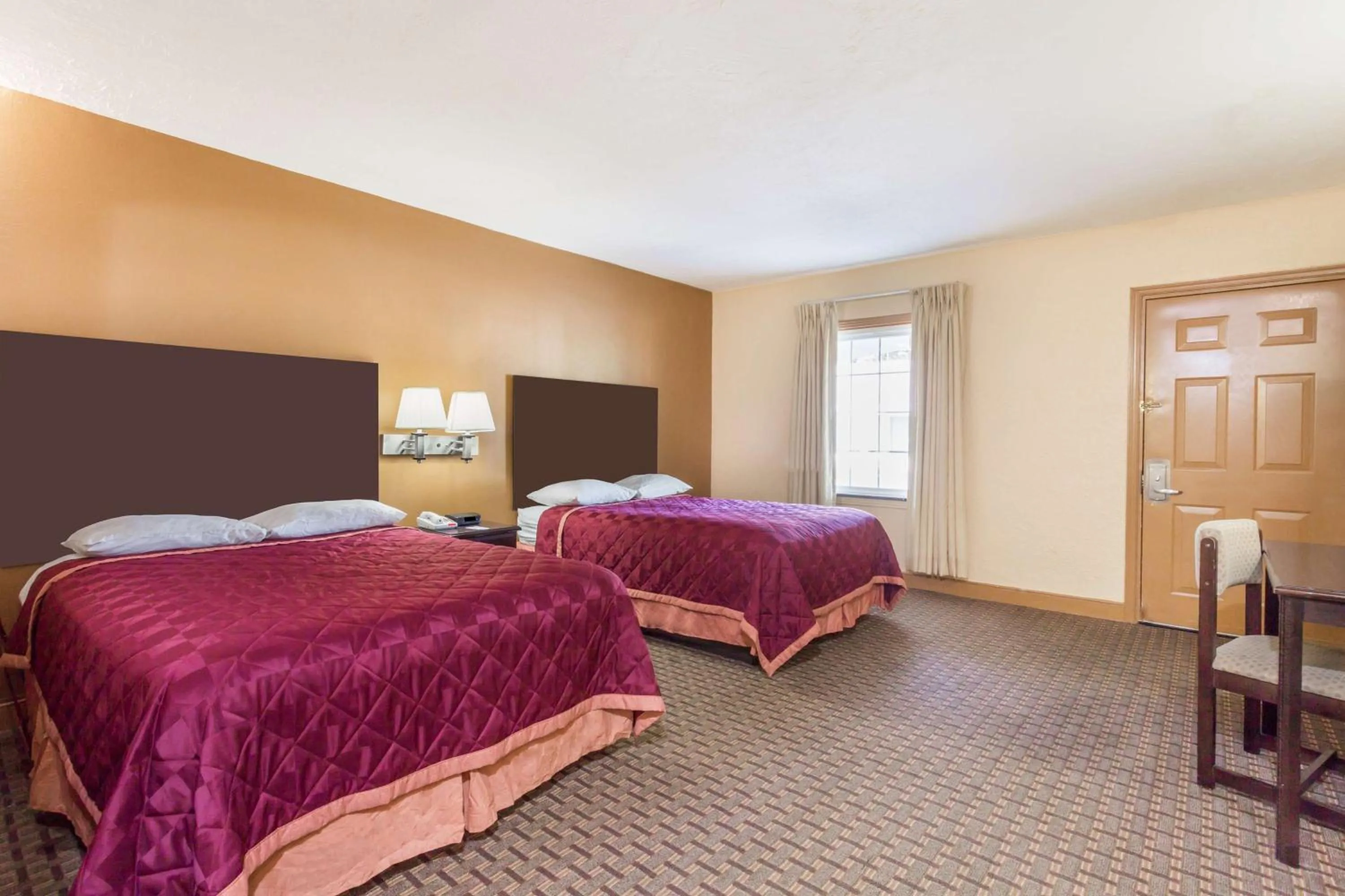 Photo of the whole room, Room Photo in Knights Inn Glen Allen