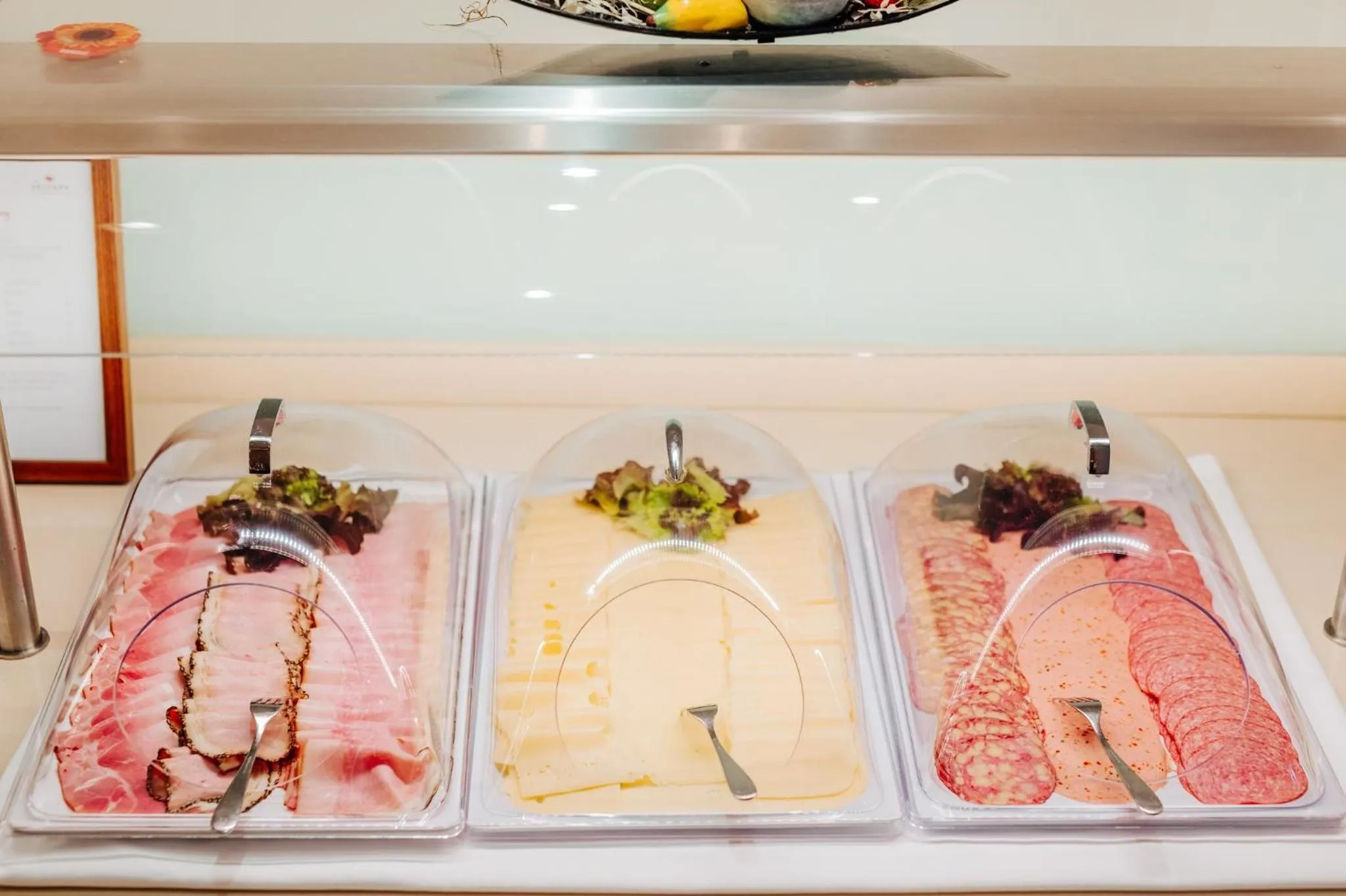 Buffet breakfast in Das Seepark Wörthersee Resort