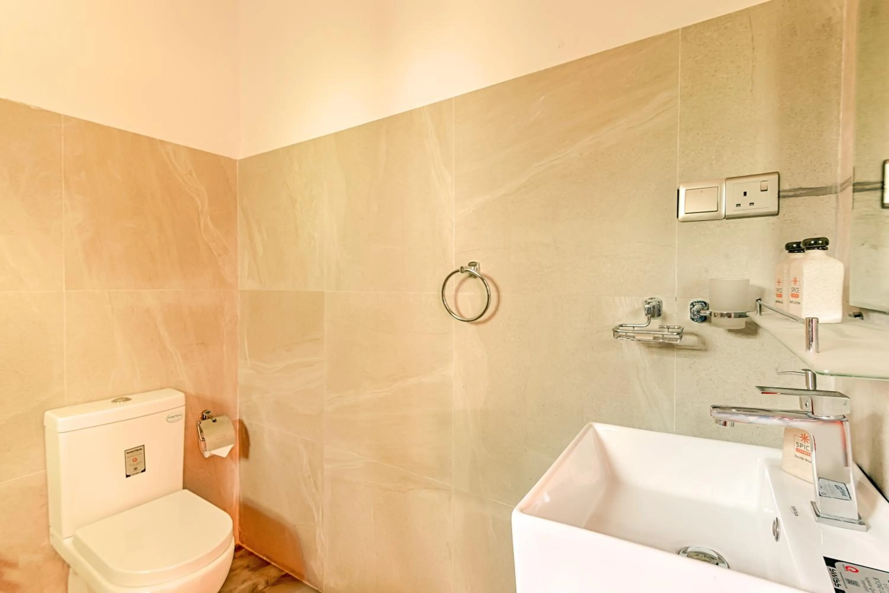 Shower in Spice Ella