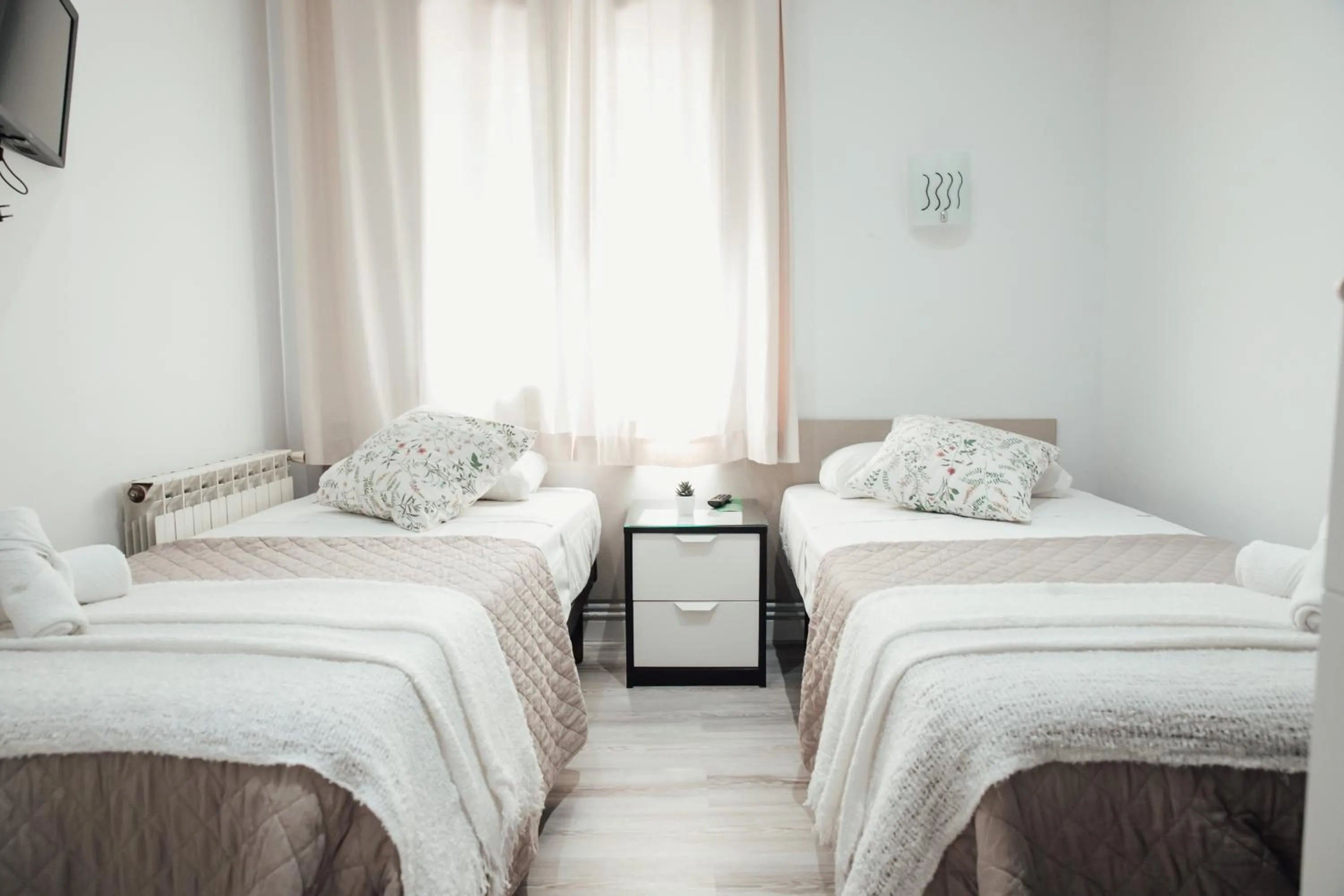 Bed in Hostal Ruta de Francia