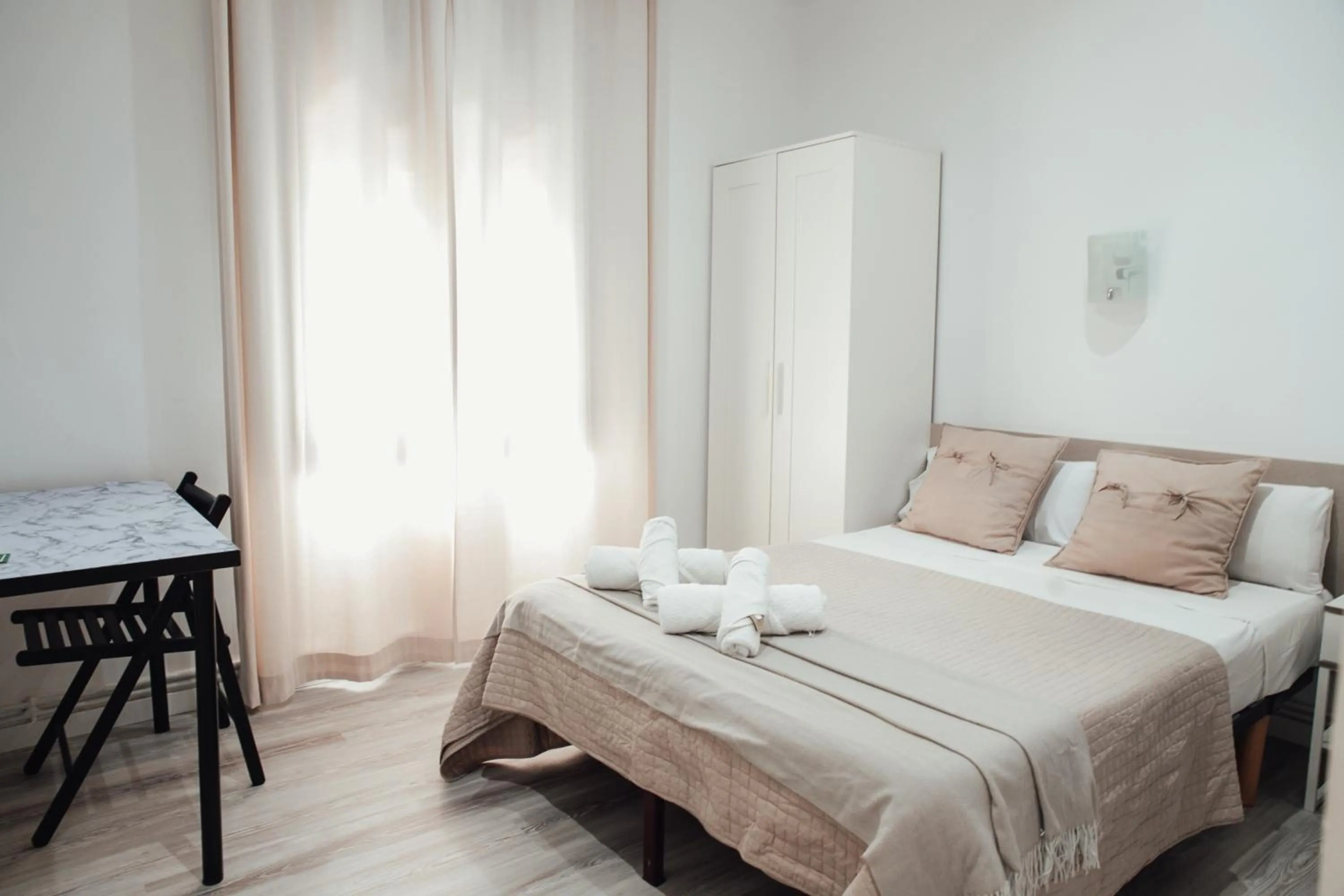 Bed in Hostal Ruta de Francia