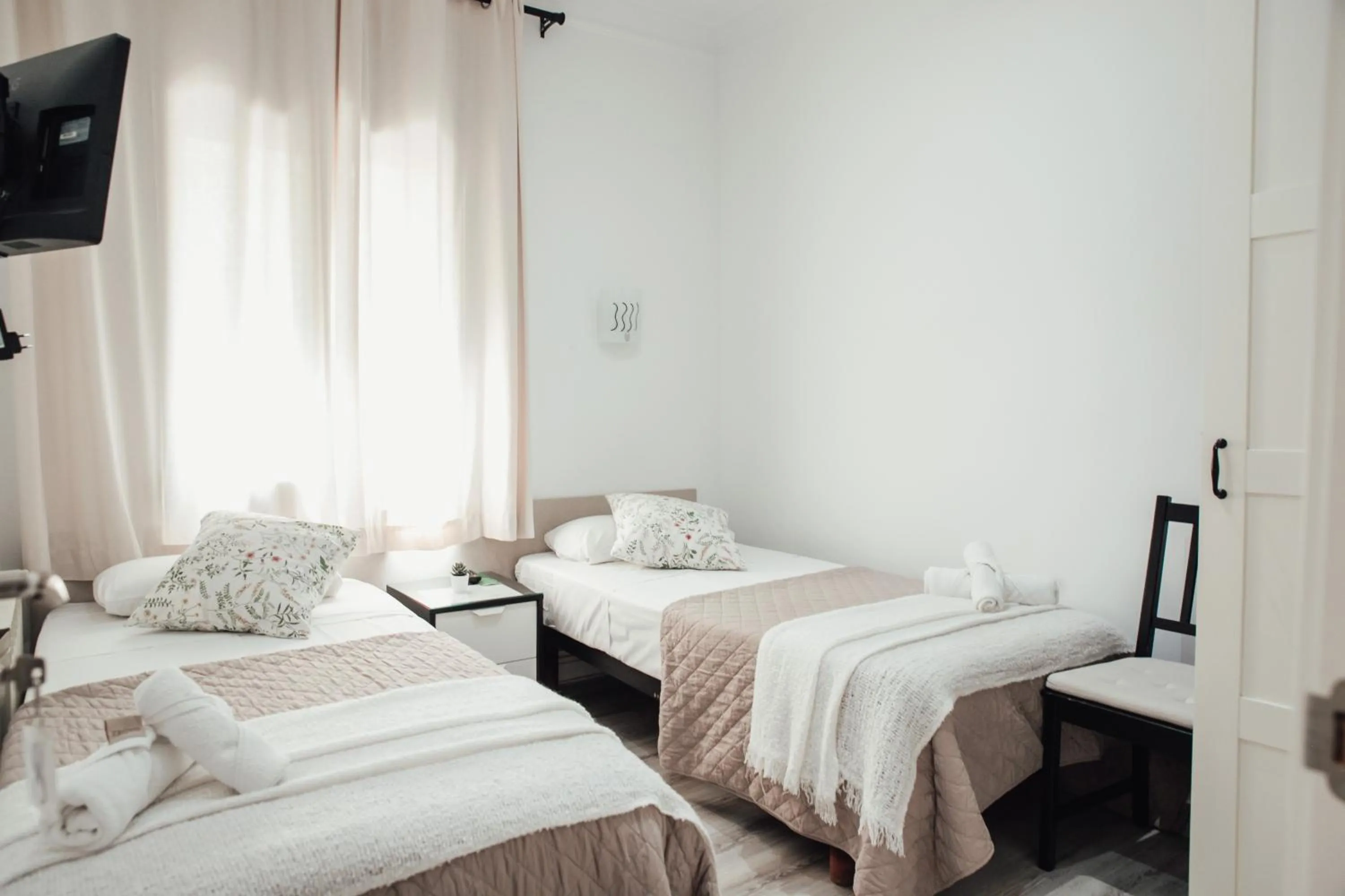 Bed in Hostal Ruta de Francia