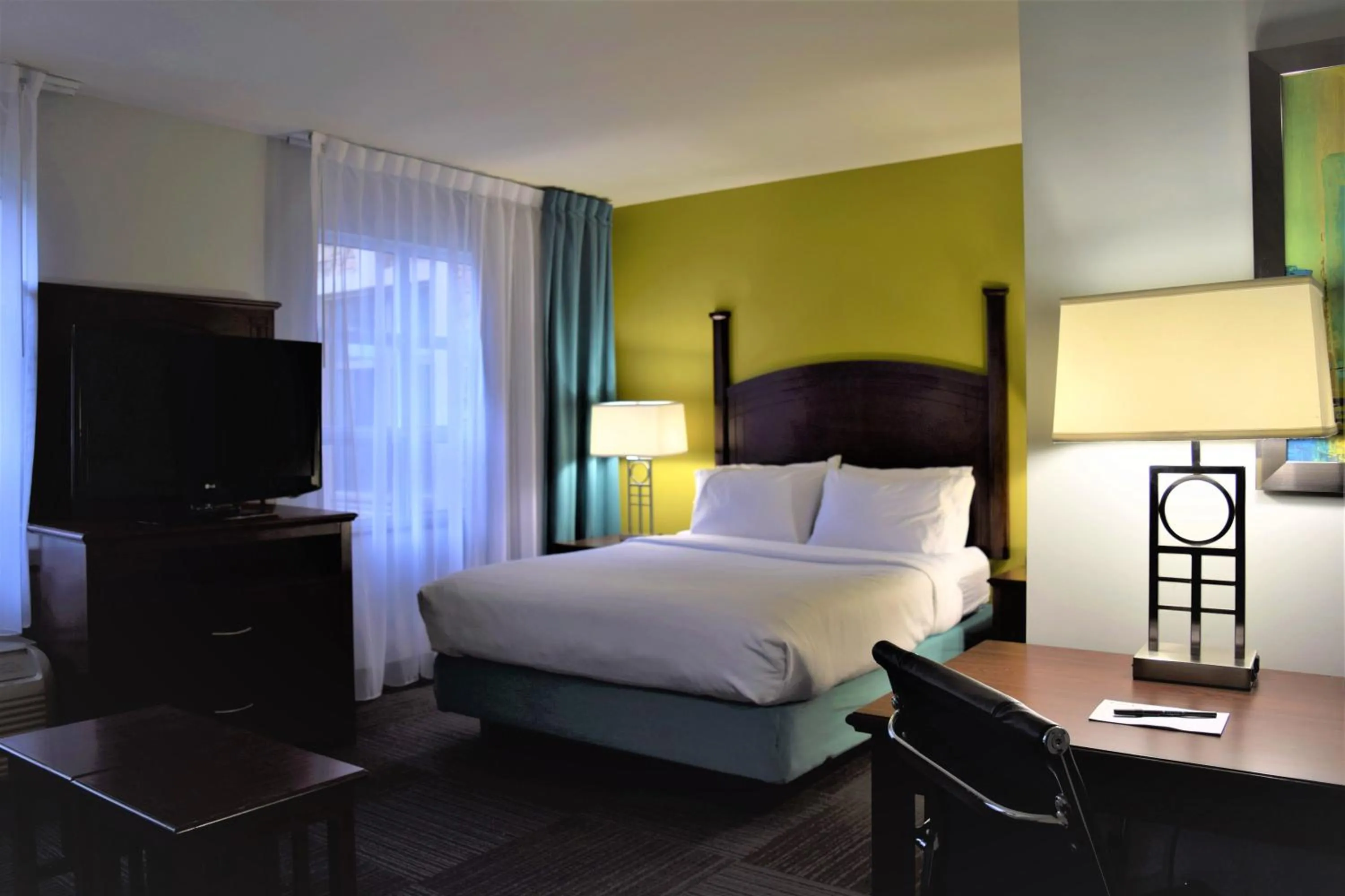 Queen Studio - Non-Smoking in Staybridge Suites London by IHG