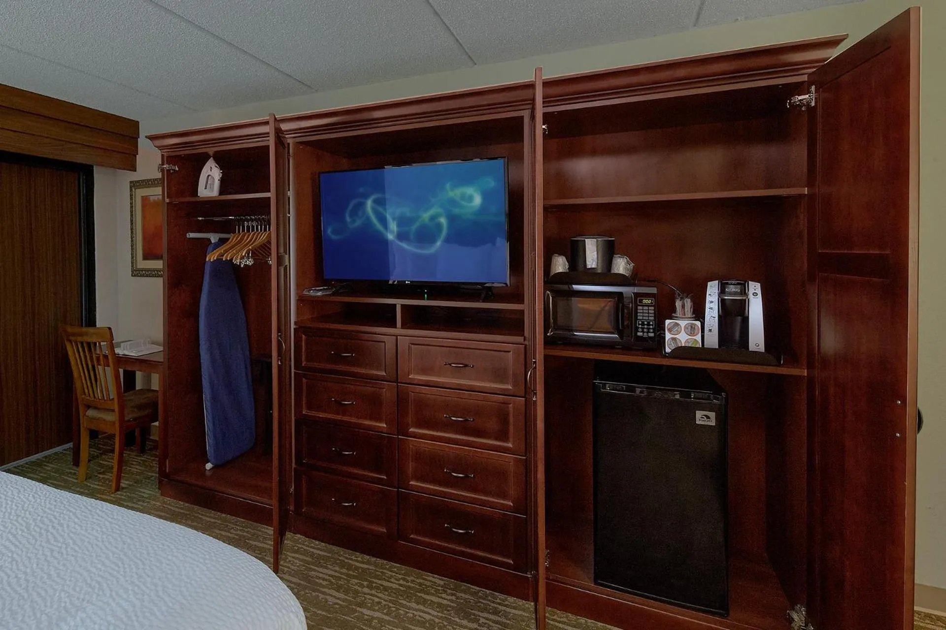 Bedroom, Bed in The Inn On The River