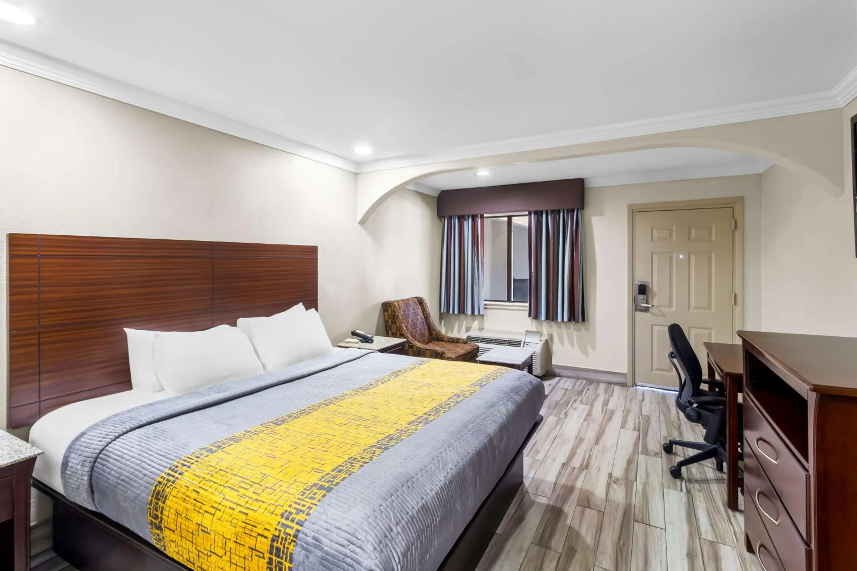 Photo of the whole room, Bed in Americas Best Value Inn Houston Heights at I-45