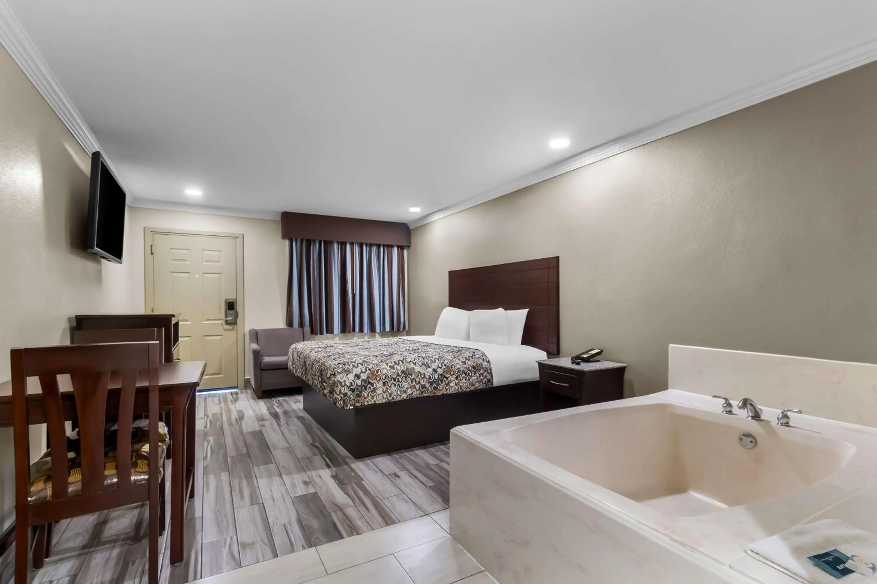 Bedroom, Bed in Americas Best Value Inn Houston Heights at I-45