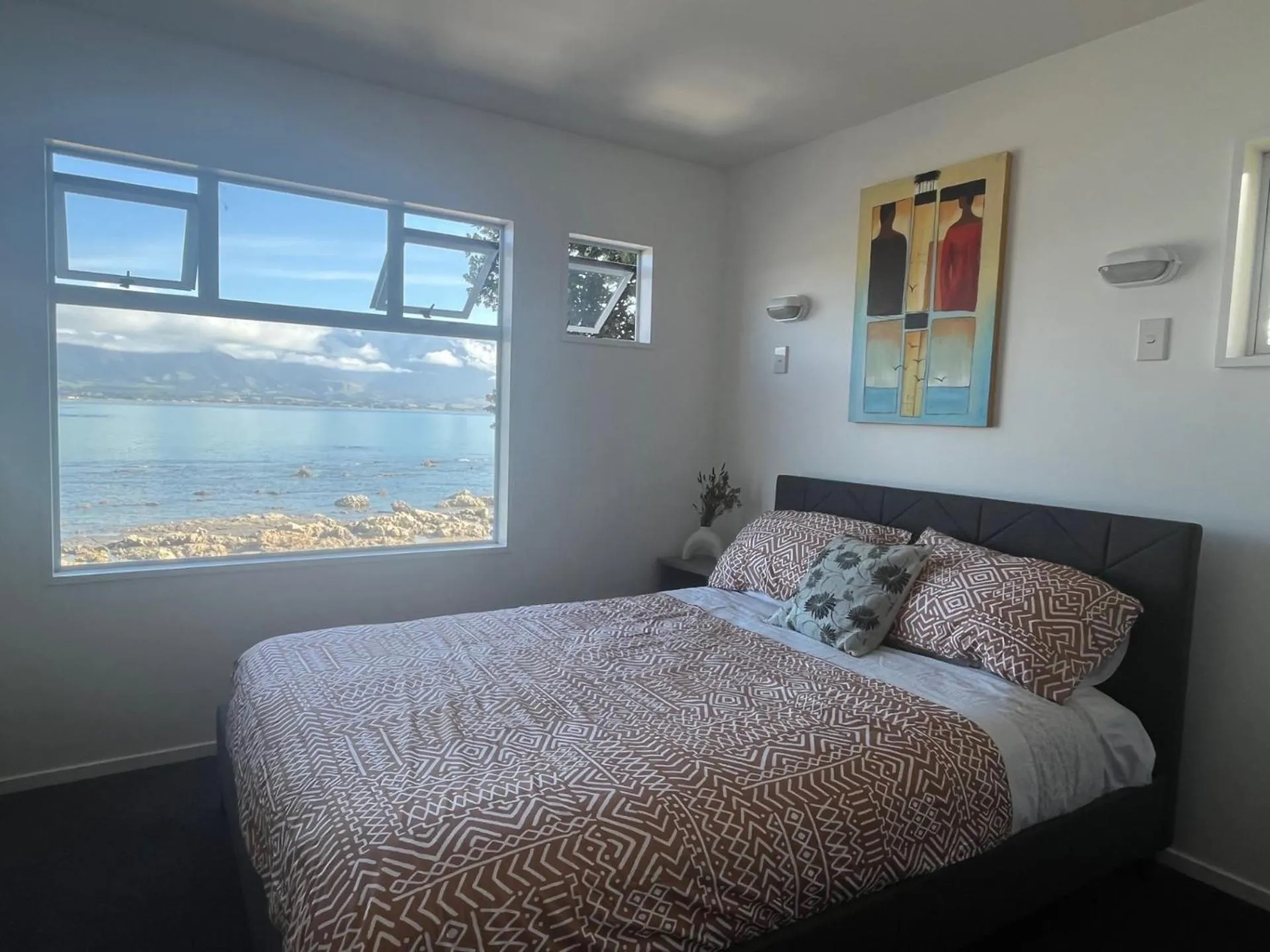 Sea view, Bed in Kaikoura Seaside lodge
