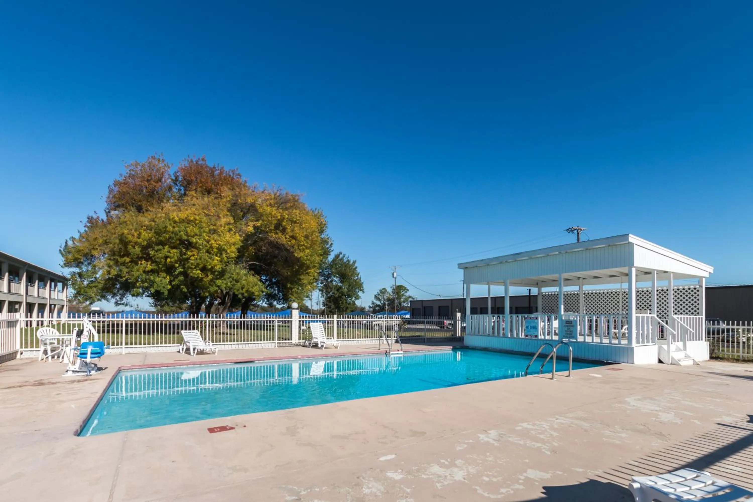 Swimming pool in Motel 6-Stephenville, TX