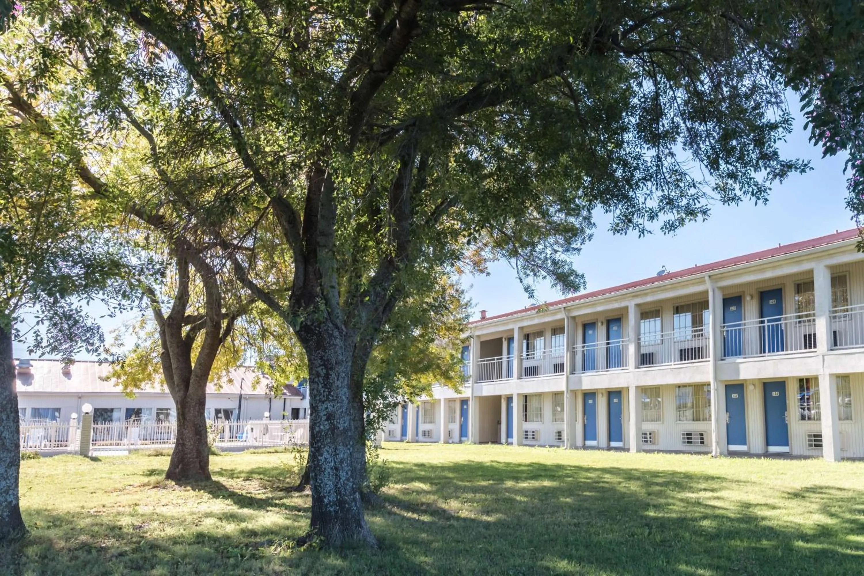 Property building in Motel 6-Stephenville, TX
