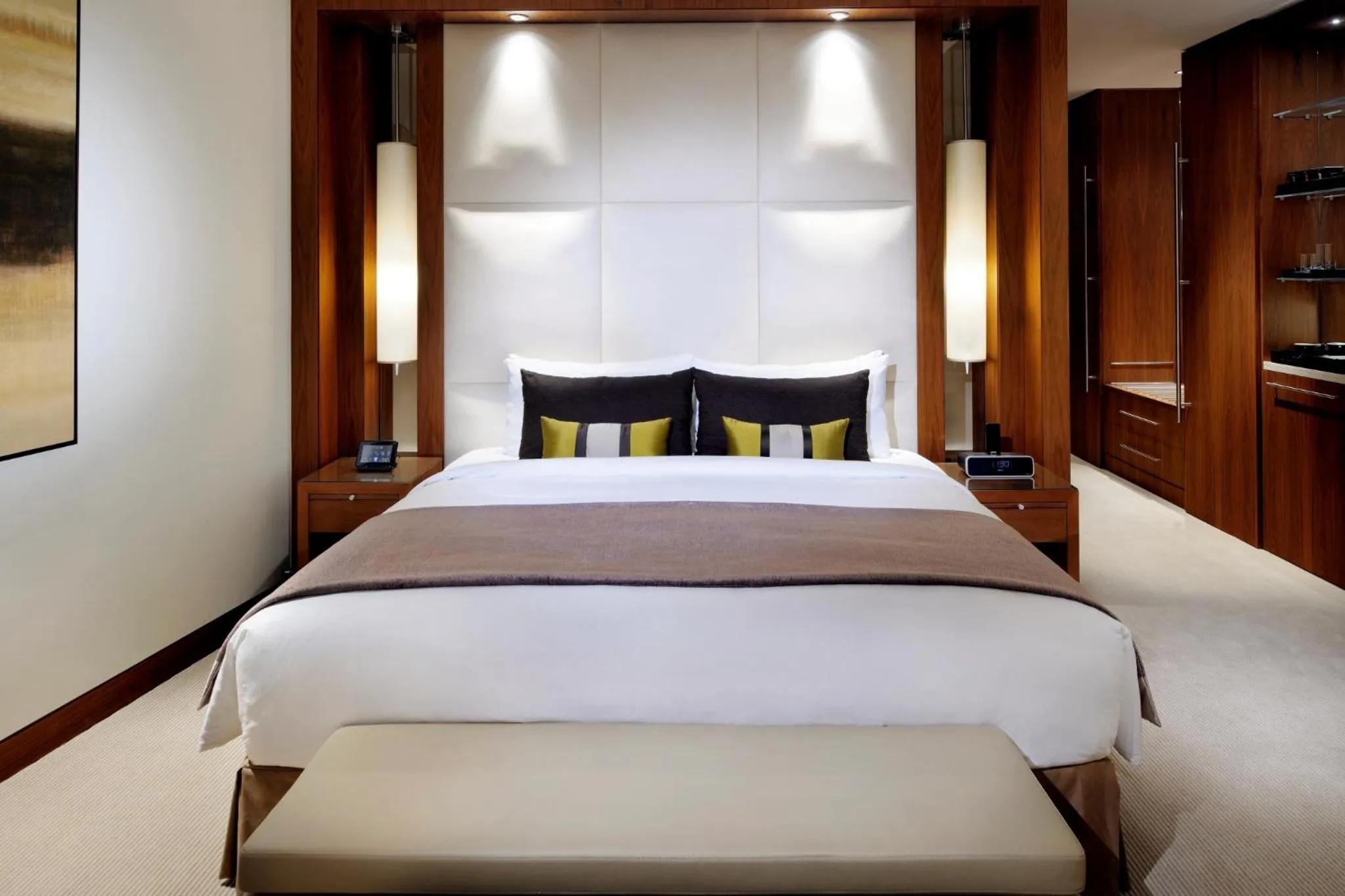 Bed in JW Marriott Marquis Hotel Dubai