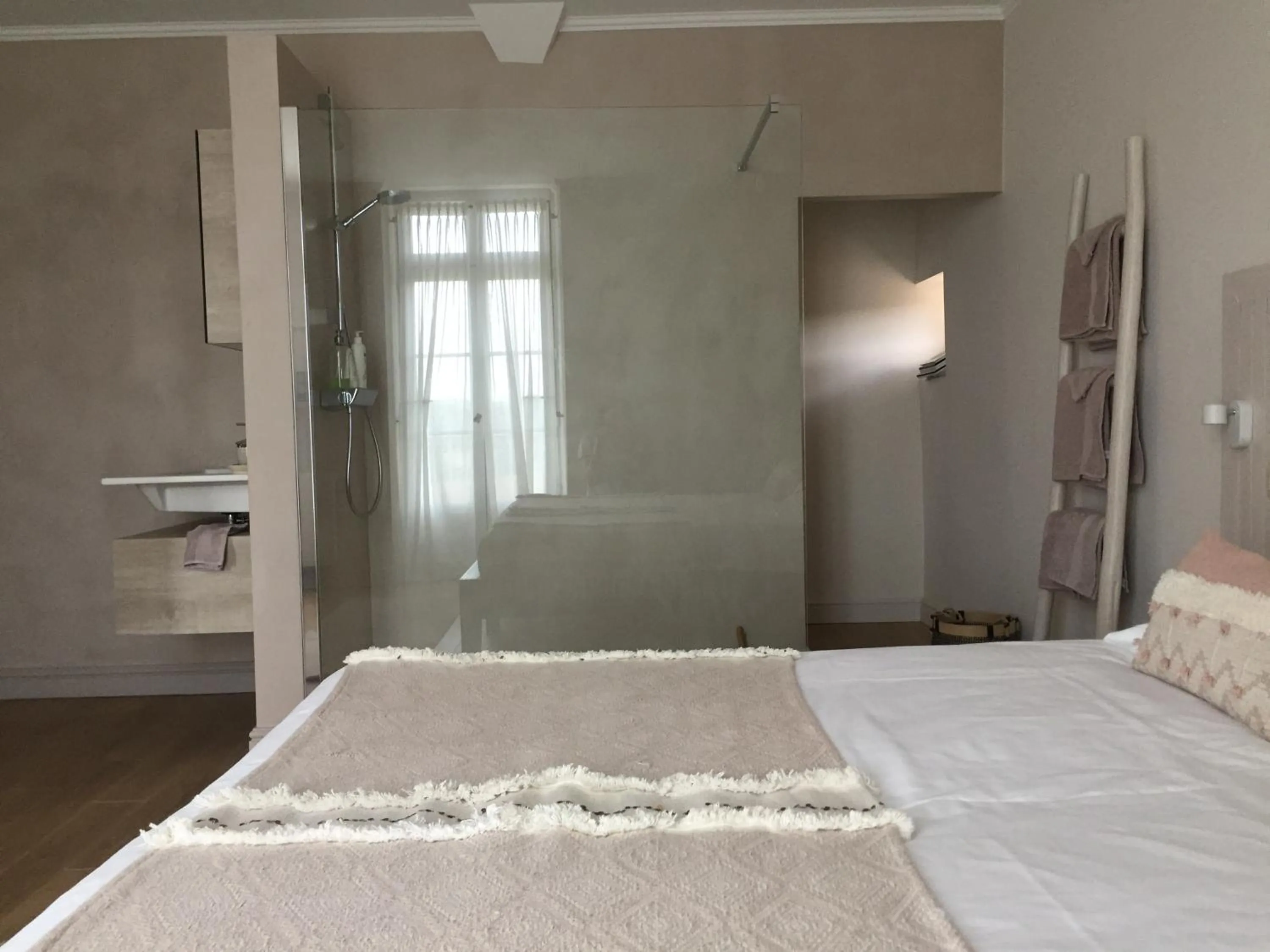 Bed in B&B La Mirande de Saint-Clar