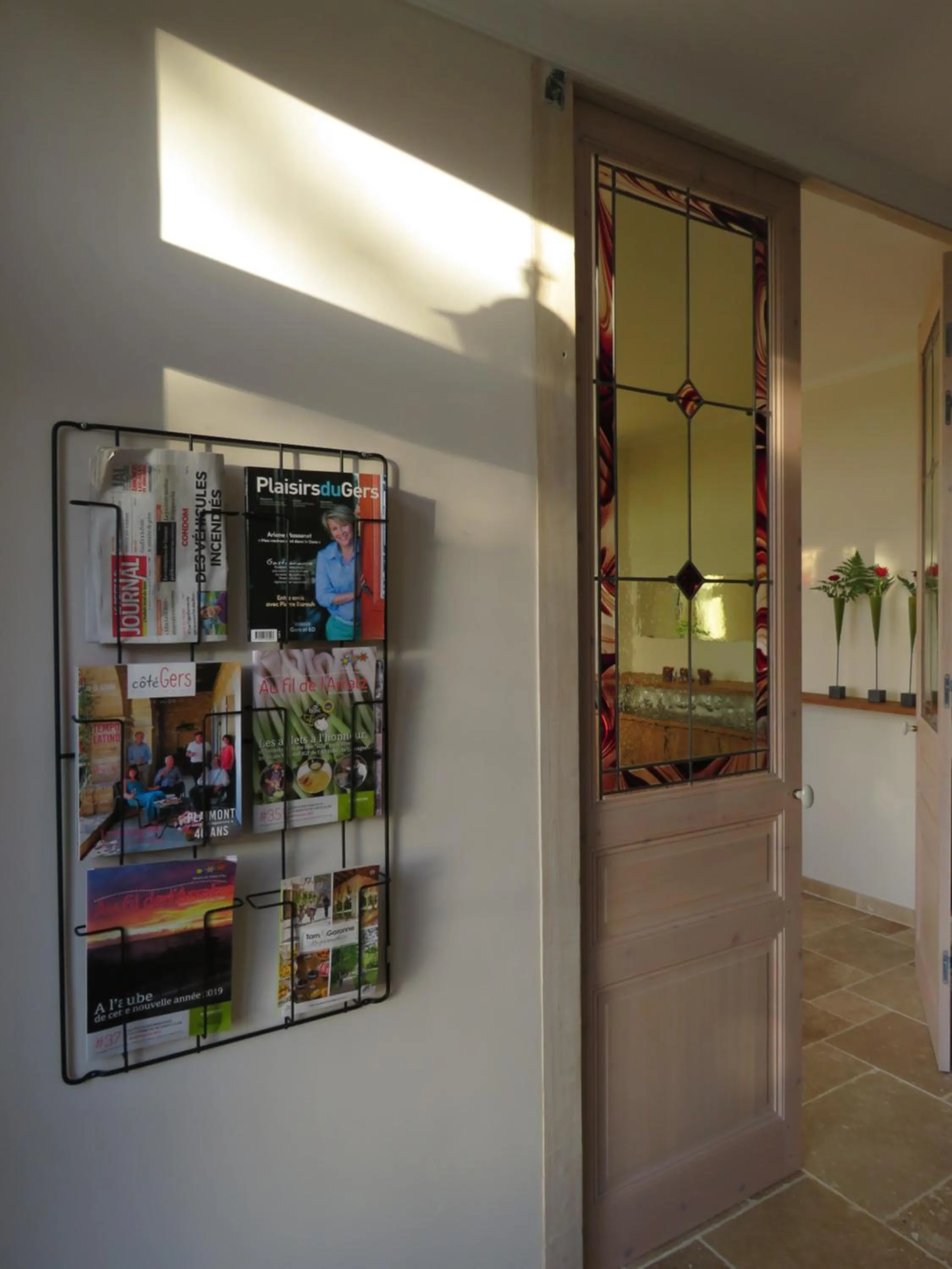 Facade/entrance in B&B La Mirande de Saint-Clar