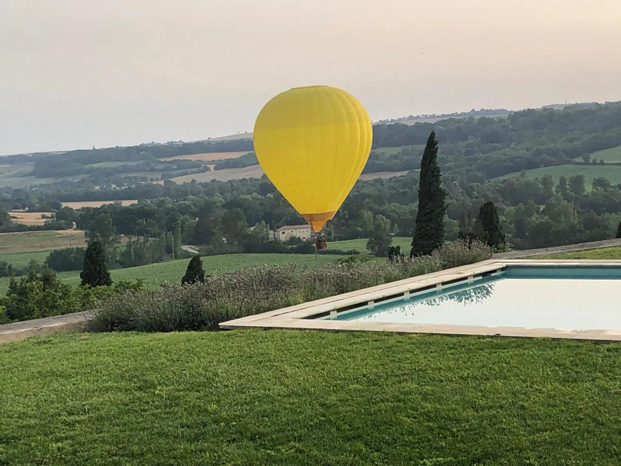 Natural landscape in B&B La Mirande de Saint-Clar