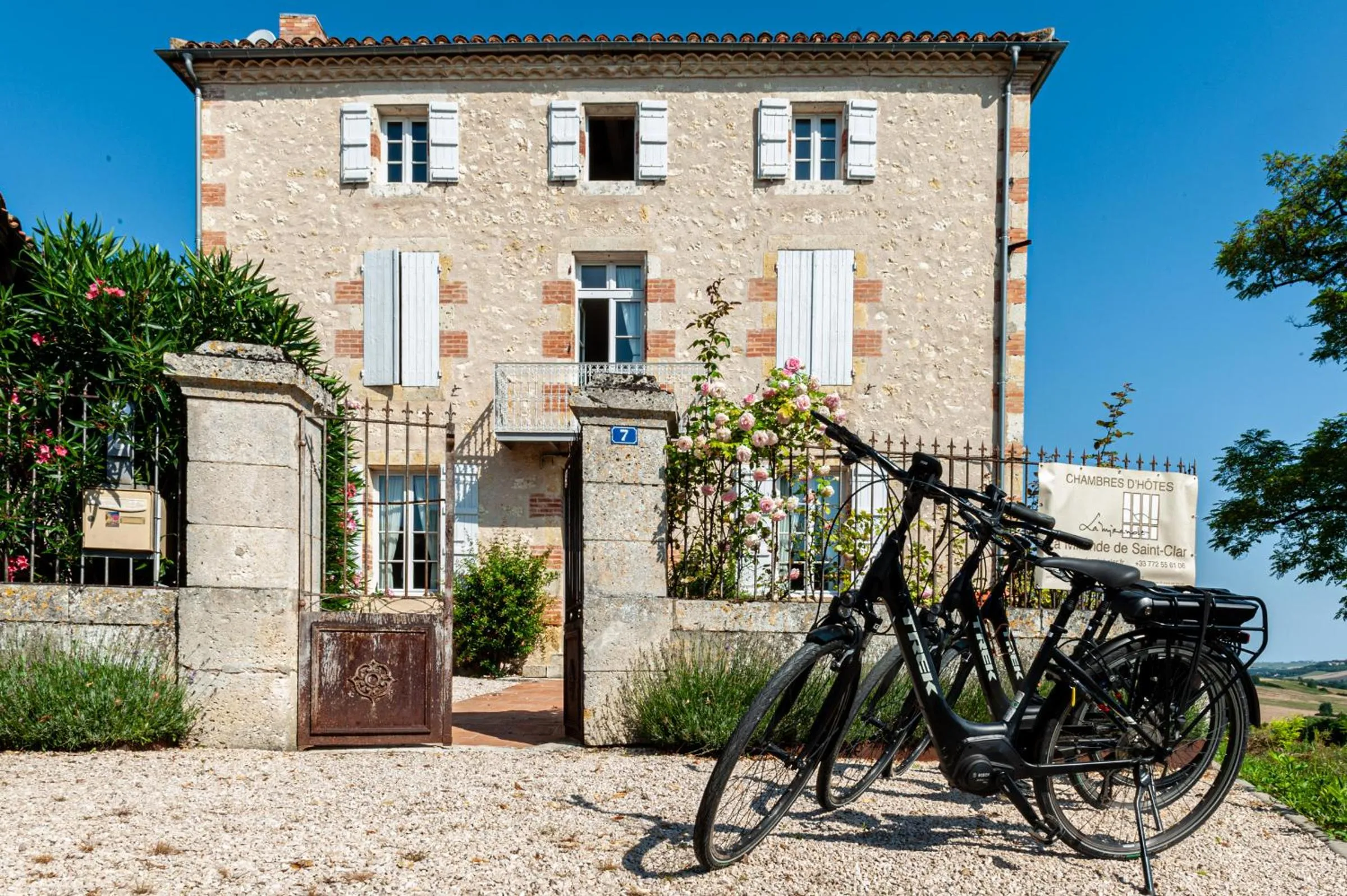 Cycling in B&B La Mirande de Saint-Clar