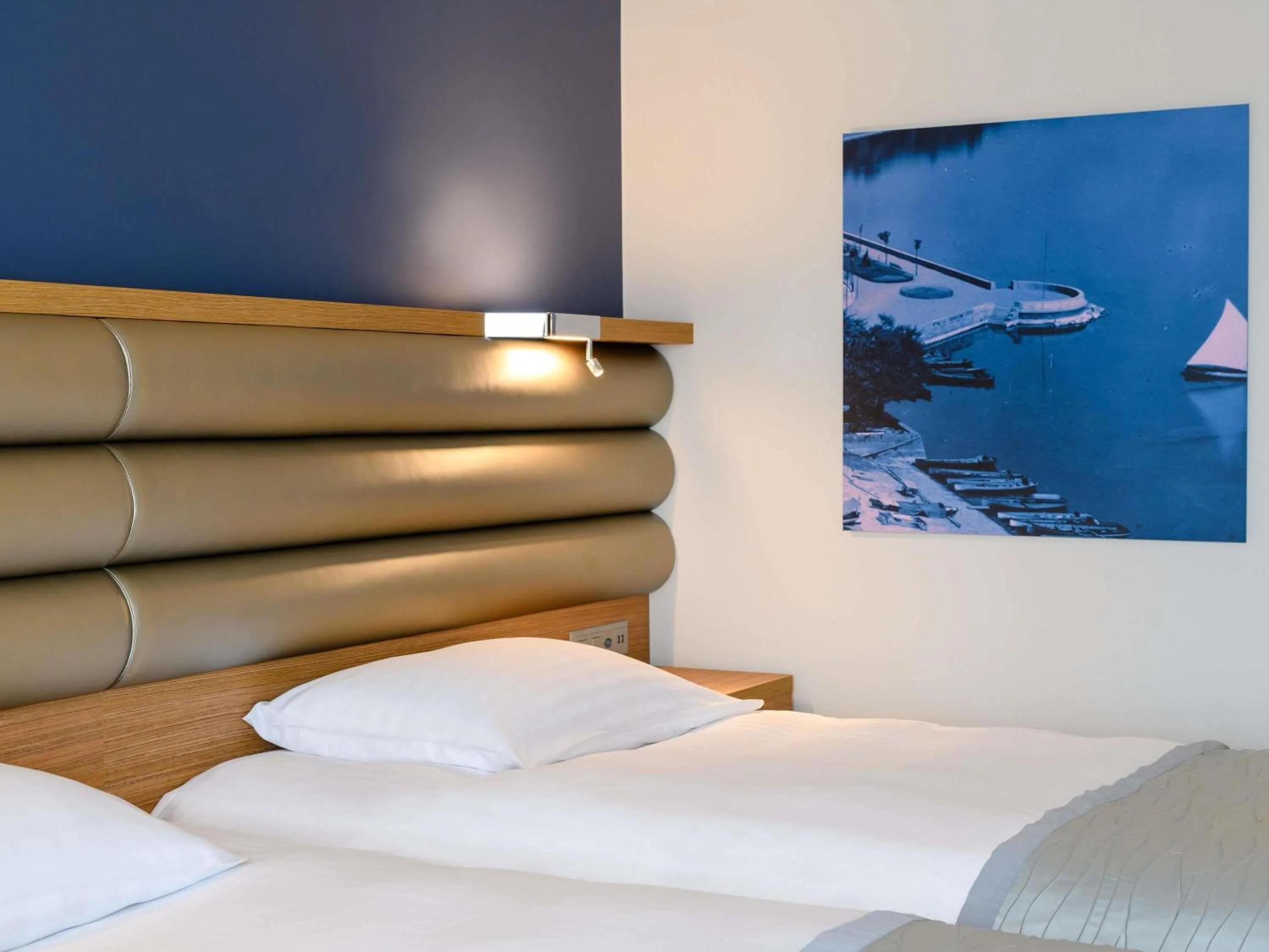 Bedroom, Bed in Mövenpick Hotel Lausanne