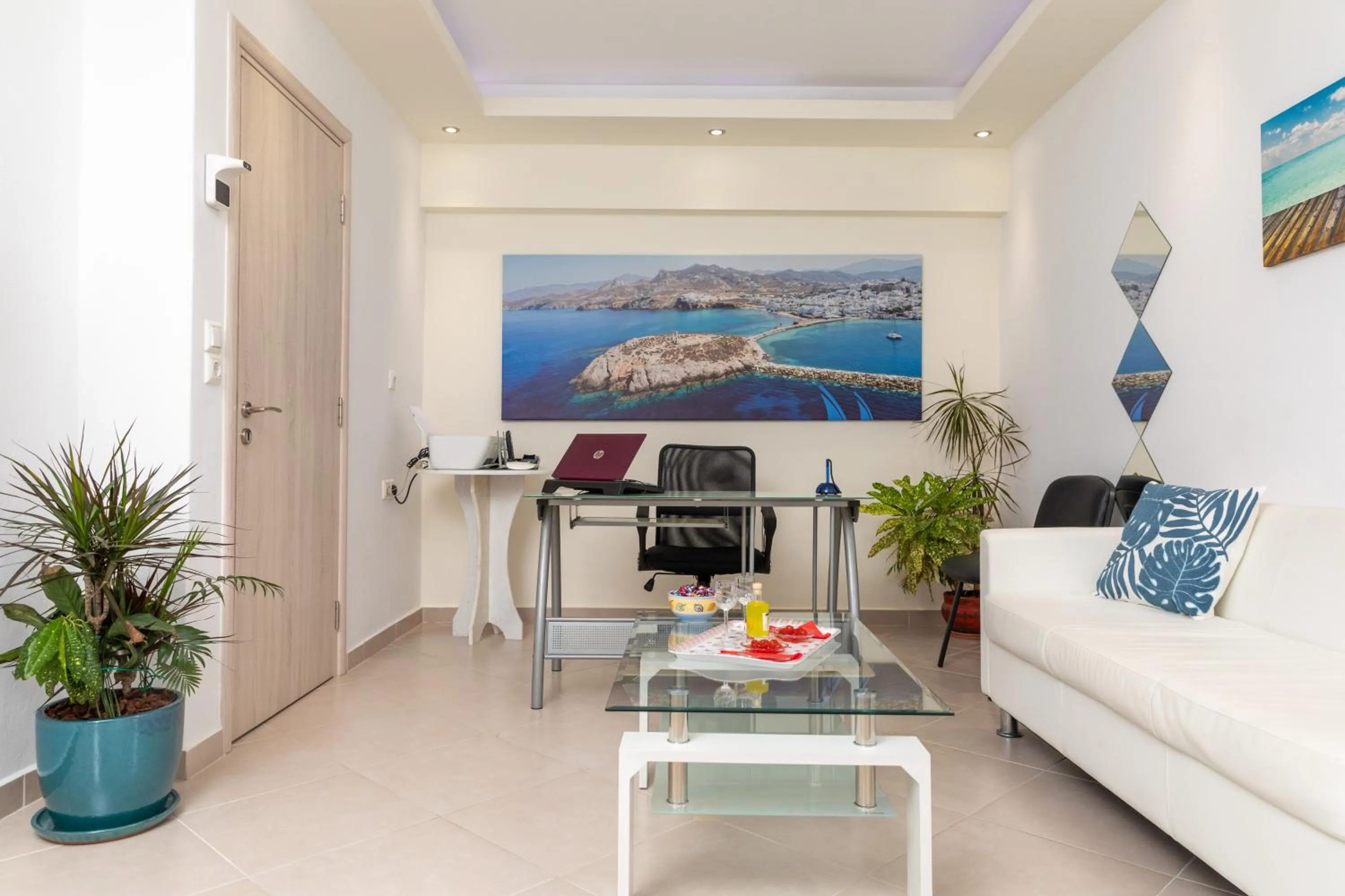 Lobby or reception in NAXOS DIAMOND Studios Apartments