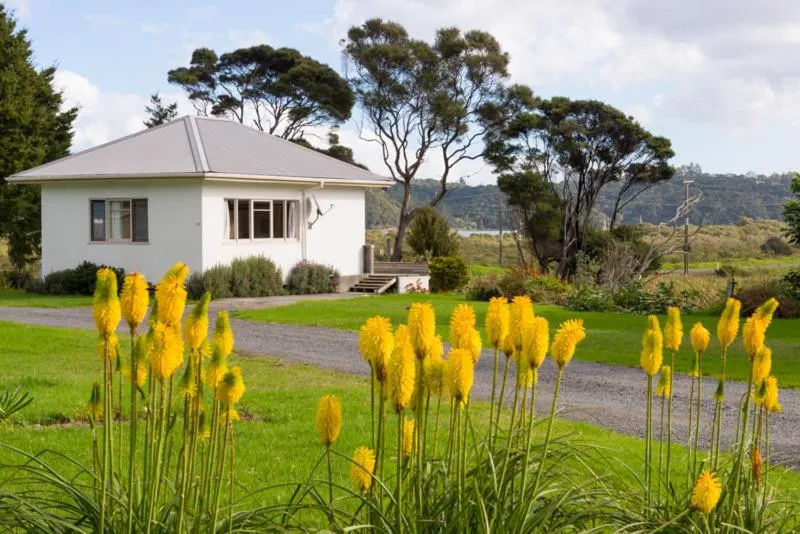 Property building in Russell-Orongo Bay Holiday Park