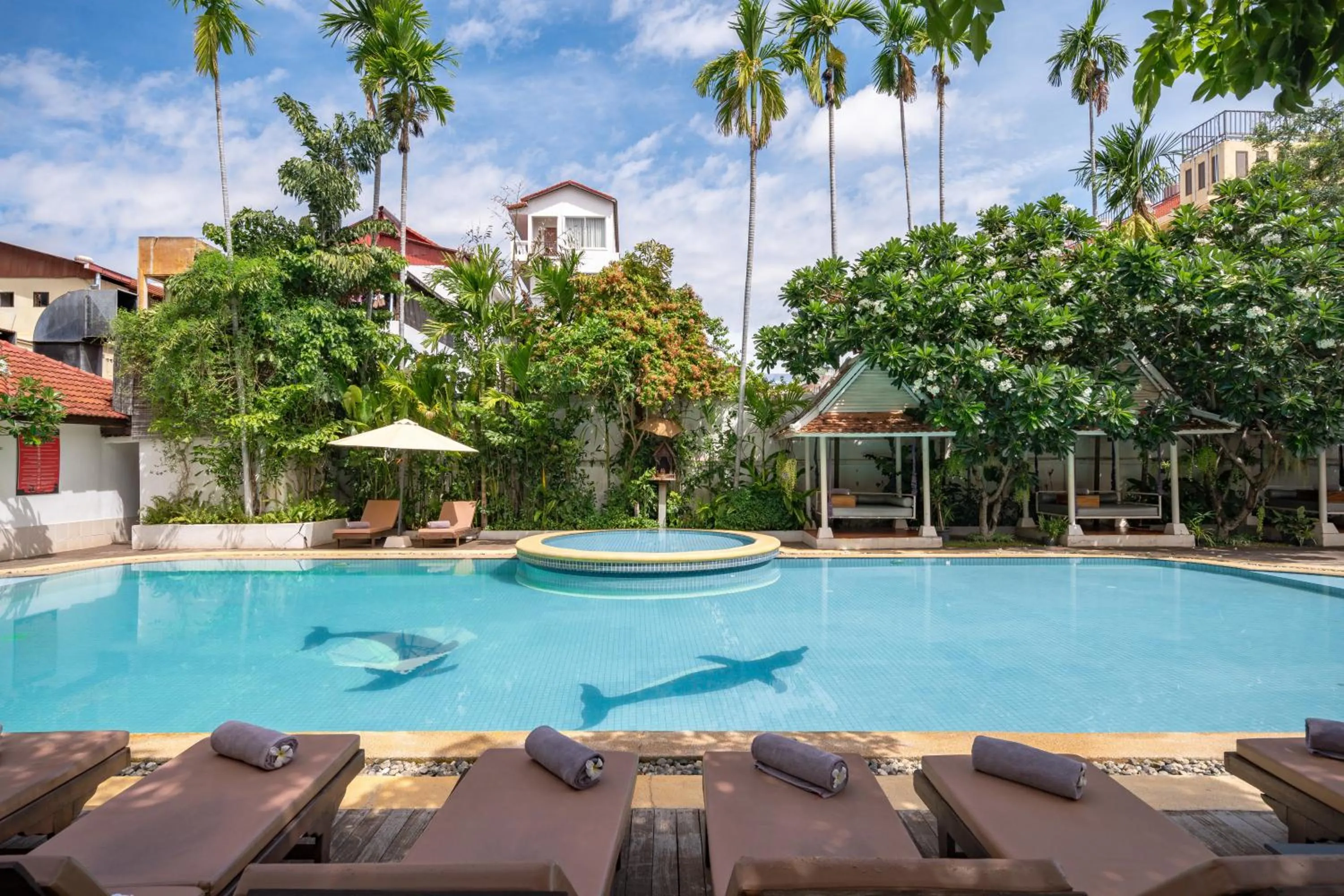 Swimming pool in Memoire d' Angkor Boutique Hotel