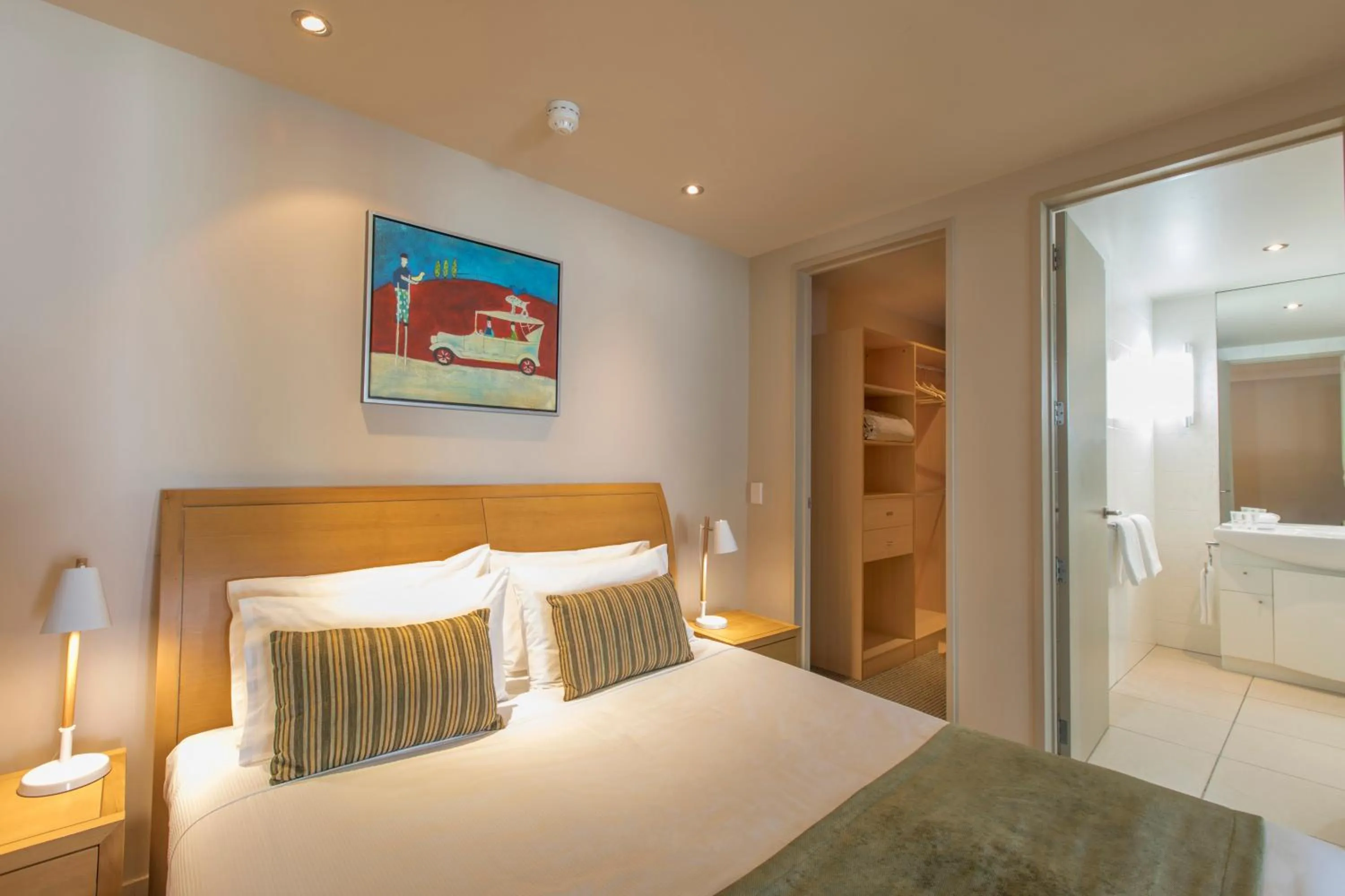 Bathroom, Bed in Quest on Durham